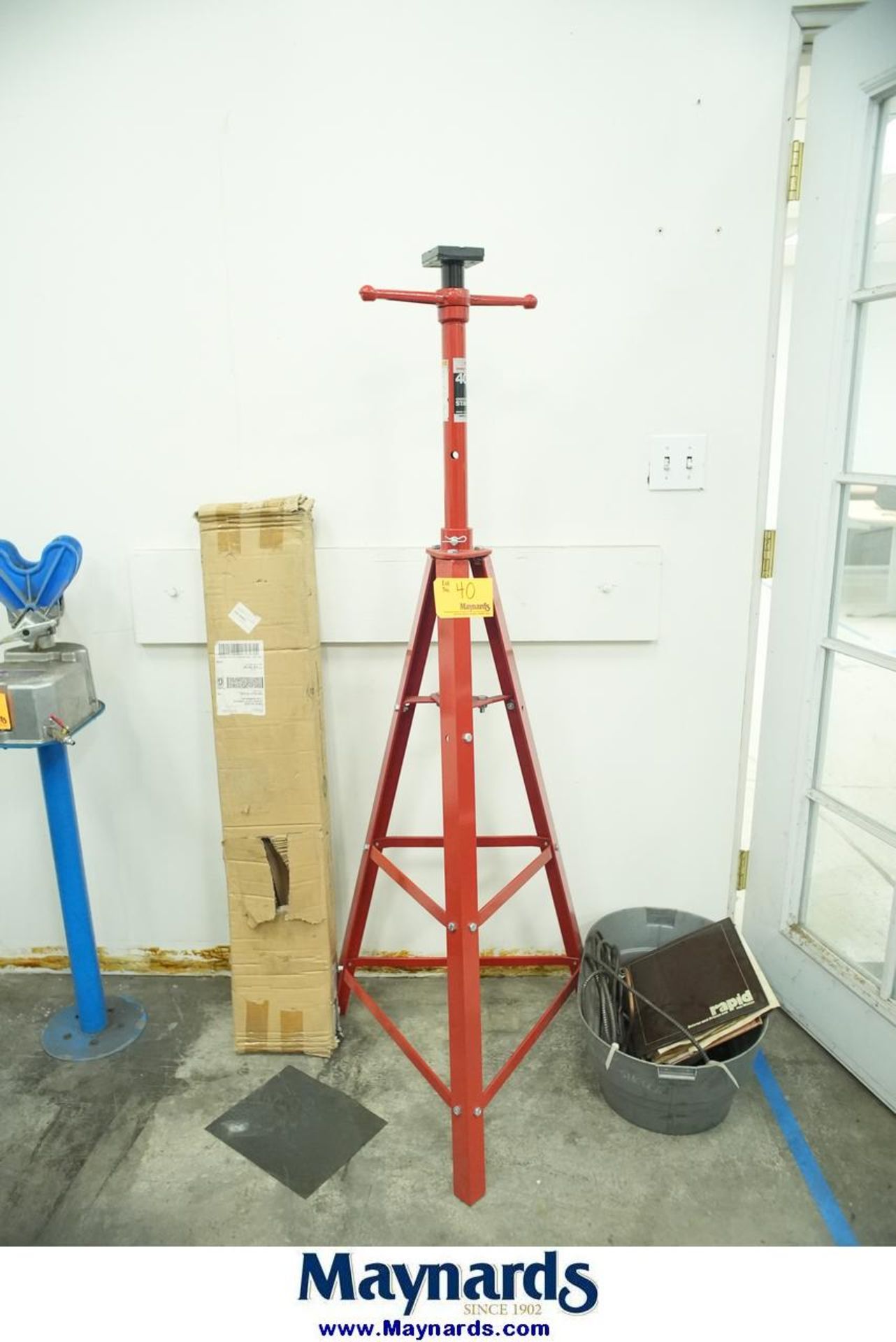 American Forge & Foundry 4,000 Lb. Under-Hoist Stand (Model 3315A)