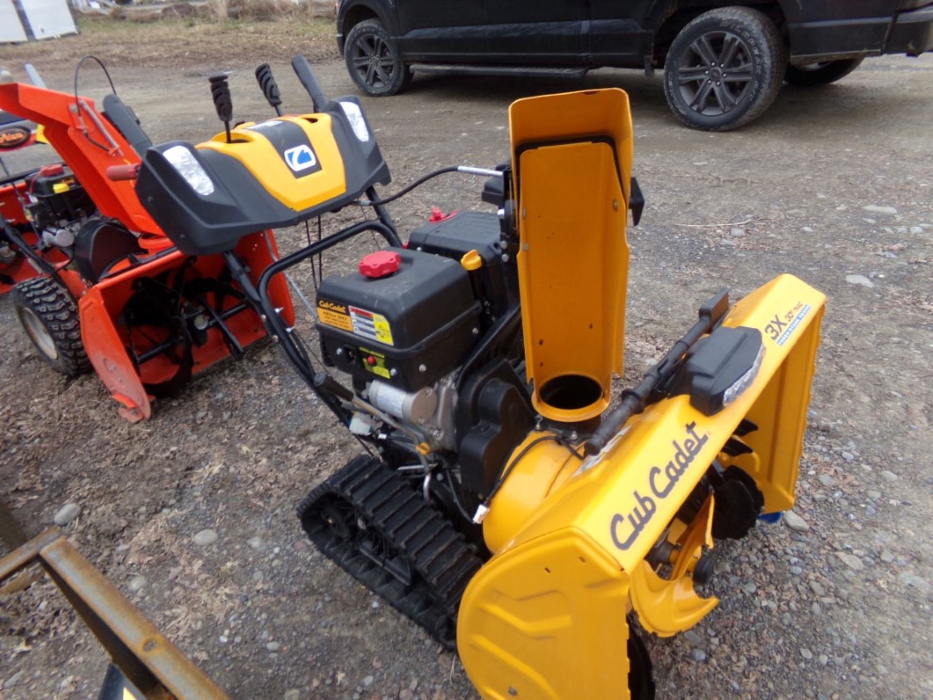 Cub Cadet 3 x 30'', 3-Stage, Snow Blower,Tracked, Electric Start, Almost New - Image 2 of 2