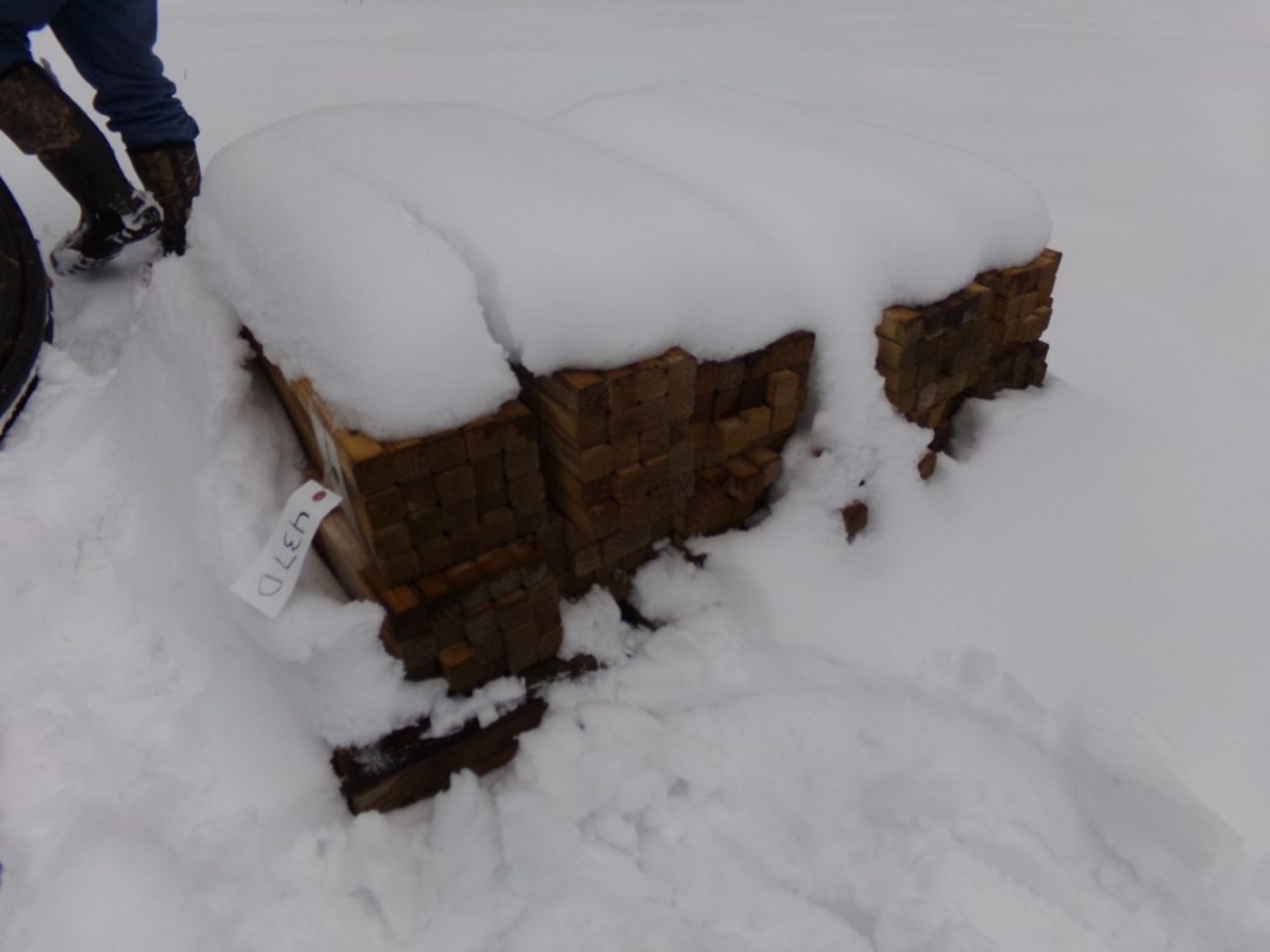 Pallet of Wooden Spindles, Mostly Bundled, Some Loose