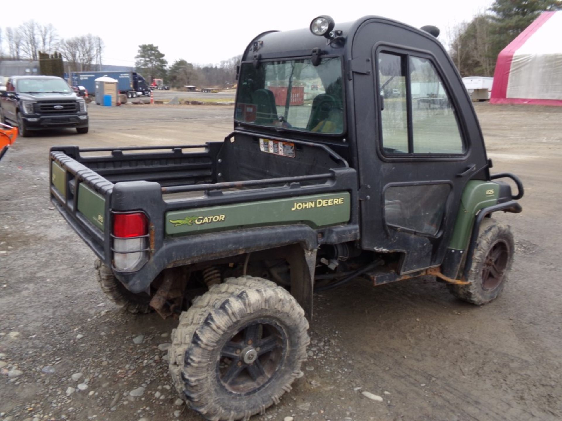 John Deere Gator, 825i, Power Steering, Full Glass Cab, 4 WD, Power Dump, Serial #: 2085023, 2800 - Image 3 of 8