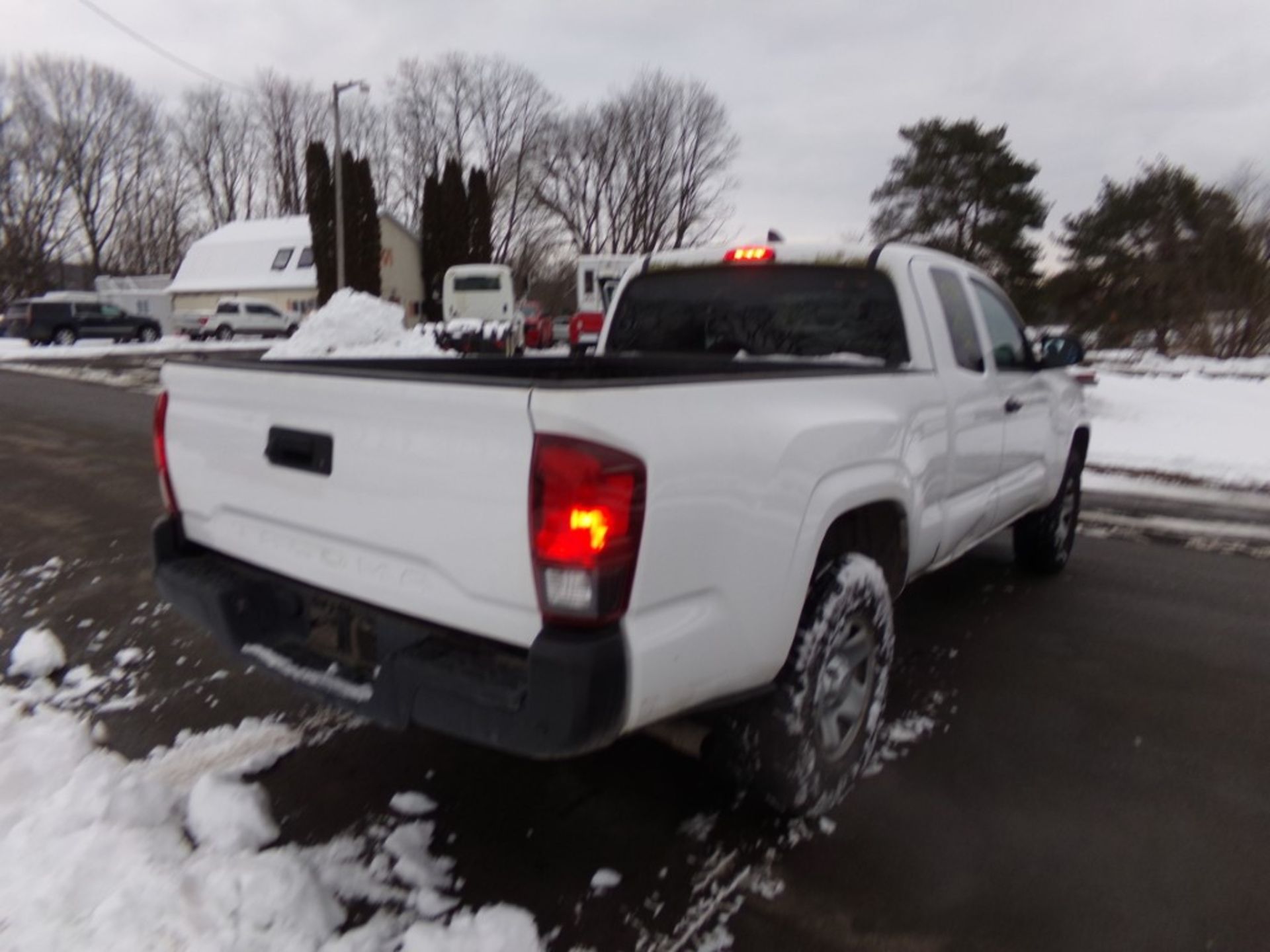 2019 Toyota Tacoma Ext Cab SR, 2wd, White, 122,834 Miles, VIN#5TFRX5GN8KX147601, GAS TANK DOOR IS - Image 3 of 7