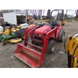 Mahindre 2015HST, 4 WD, Compact w/ML 104 Loader, Dsl., 3 PT, PTO, ROPS, 48'' Bucket, Turf Tires,