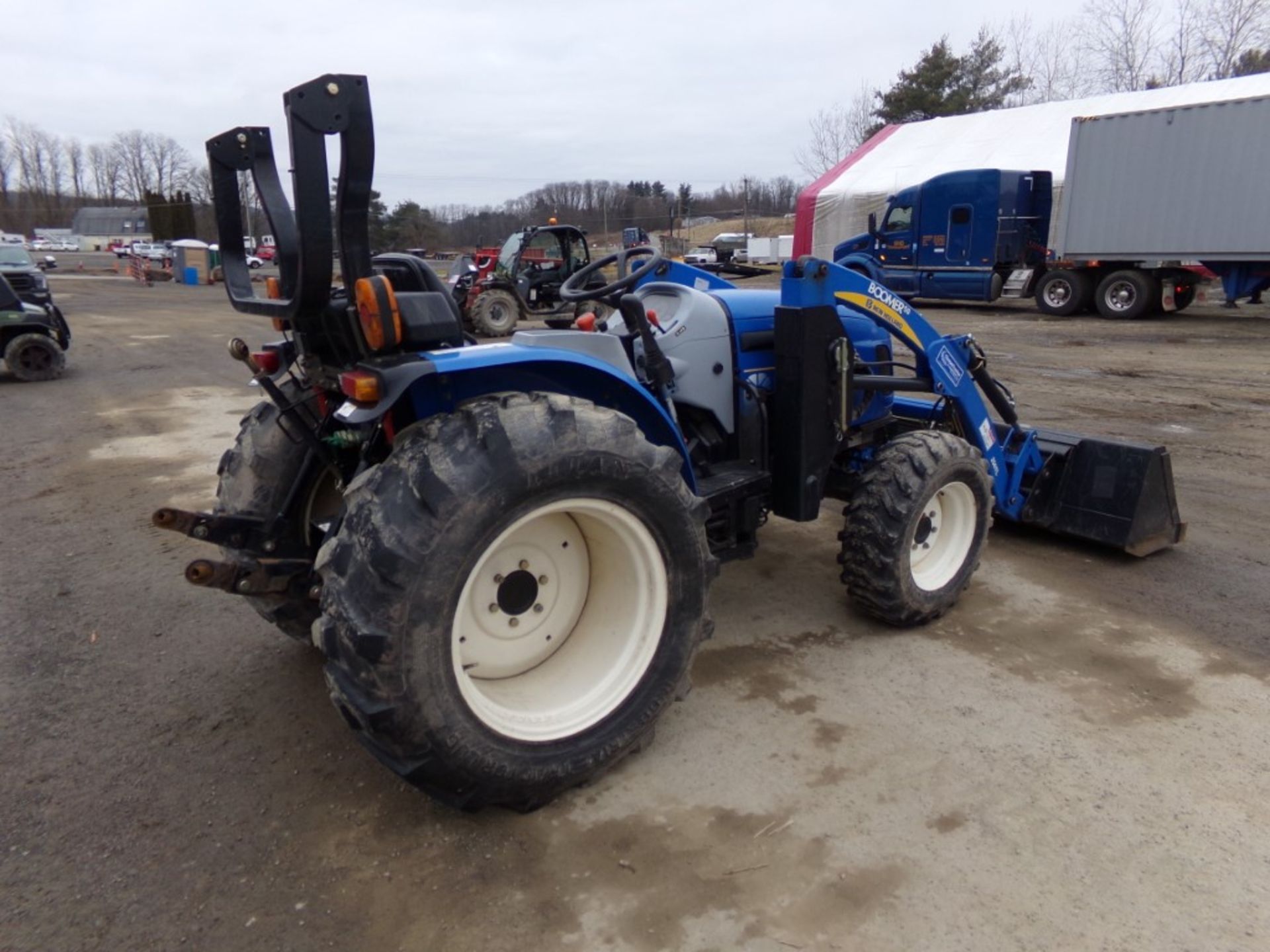 New Holland Boomer 50, 4 WD Tractor, 250TL Loader, Hydro, Single Rear Hydraulics, PTO, 3 PT, ROPS, - Image 3 of 8