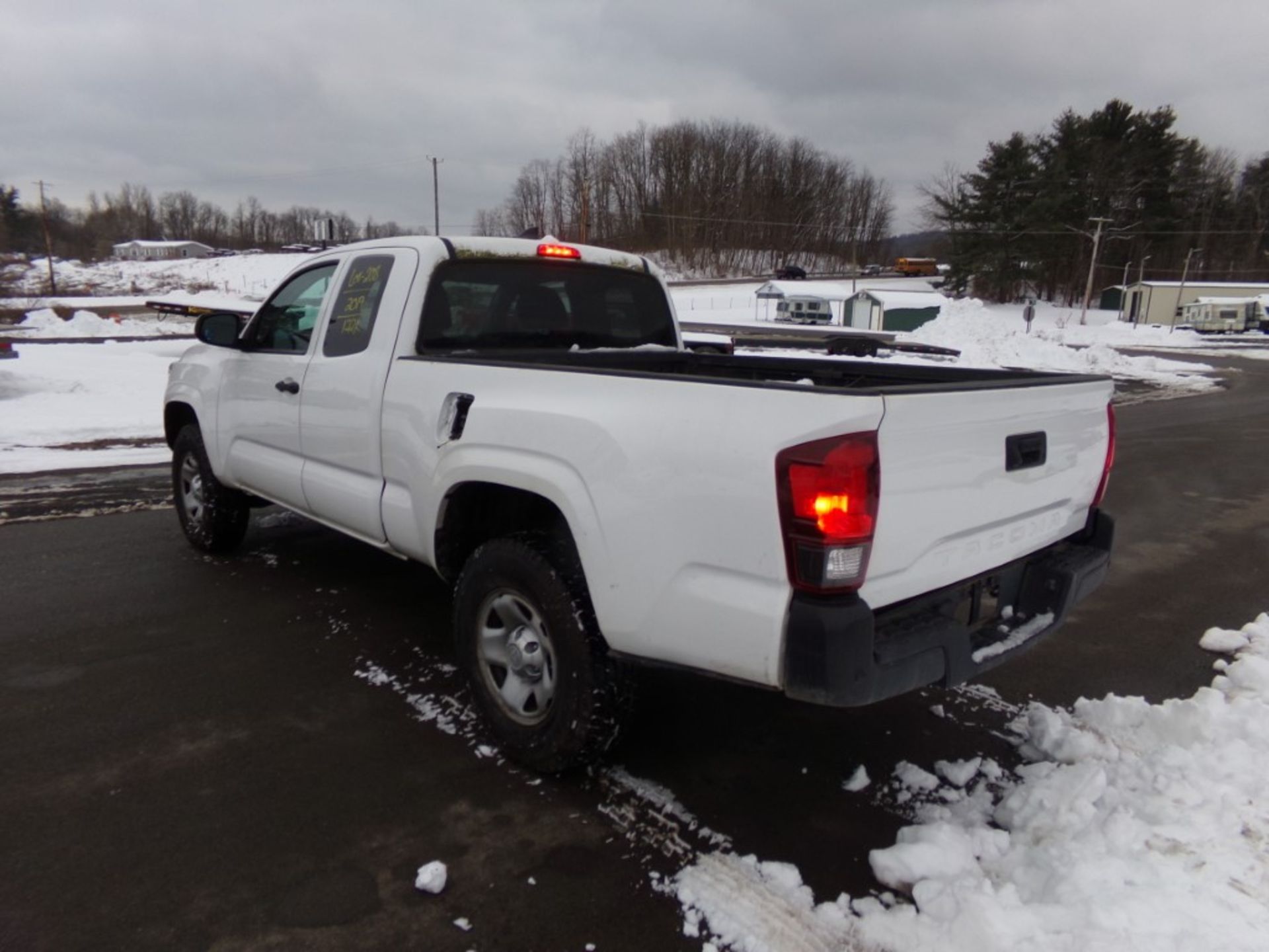 2019 Toyota Tacoma Ext Cab SR, 2wd, White, 122,834 Miles, VIN#5TFRX5GN8KX147601, GAS TANK DOOR IS - Image 2 of 7