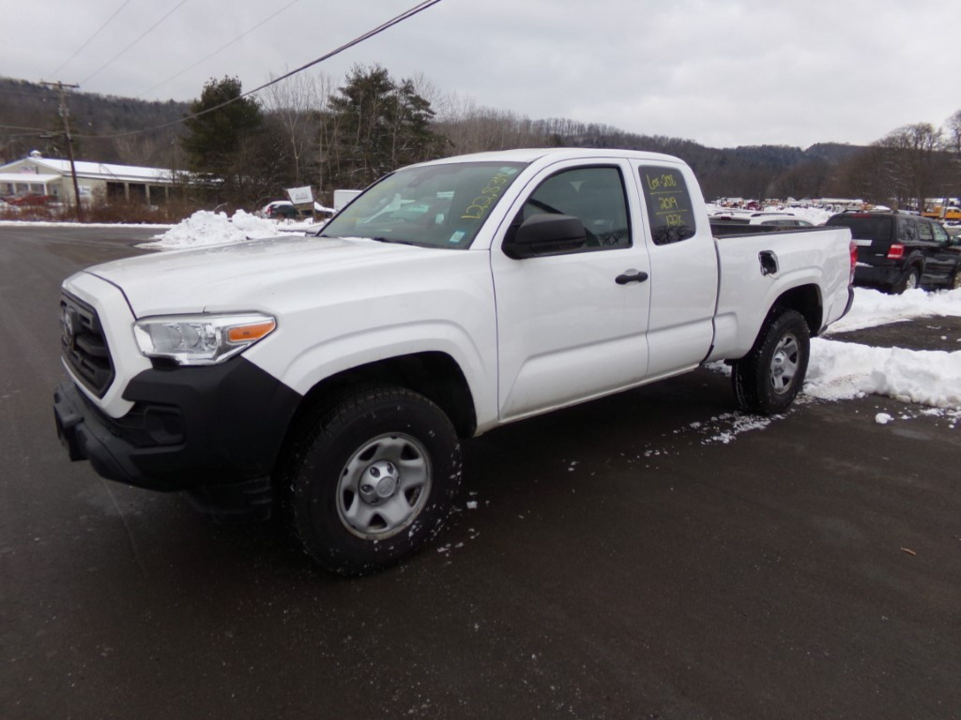 2019 Toyota Tacoma Ext Cab SR, 2wd, White, 122,834 Miles, VIN#5TFRX5GN8KX147601, GAS TANK DOOR IS