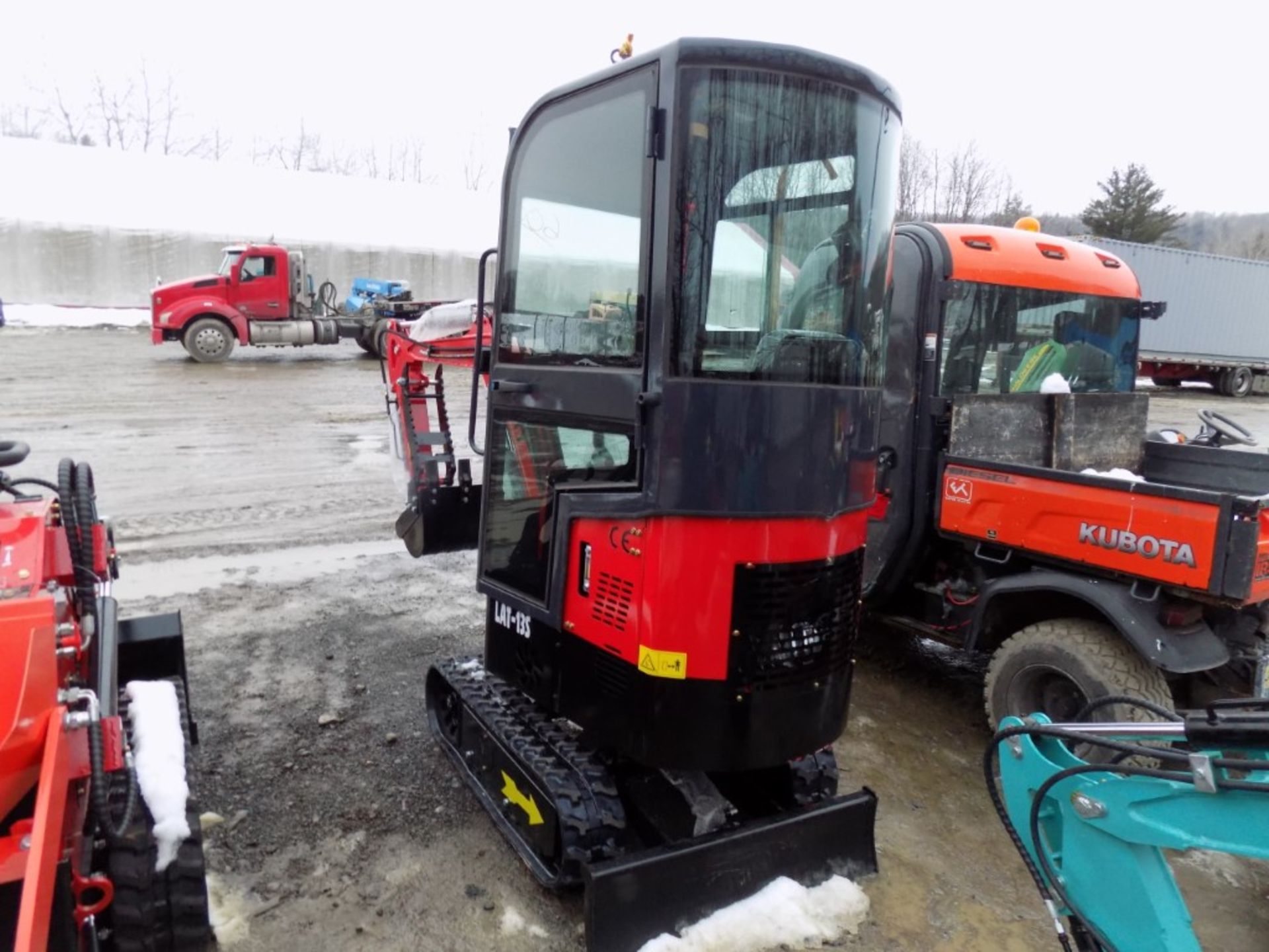 New Lanty LAT-13S Mini Excavator, Full Enclosed Cab, Gas Engine, Grader Blade, Stationary Thumb, - Image 3 of 6