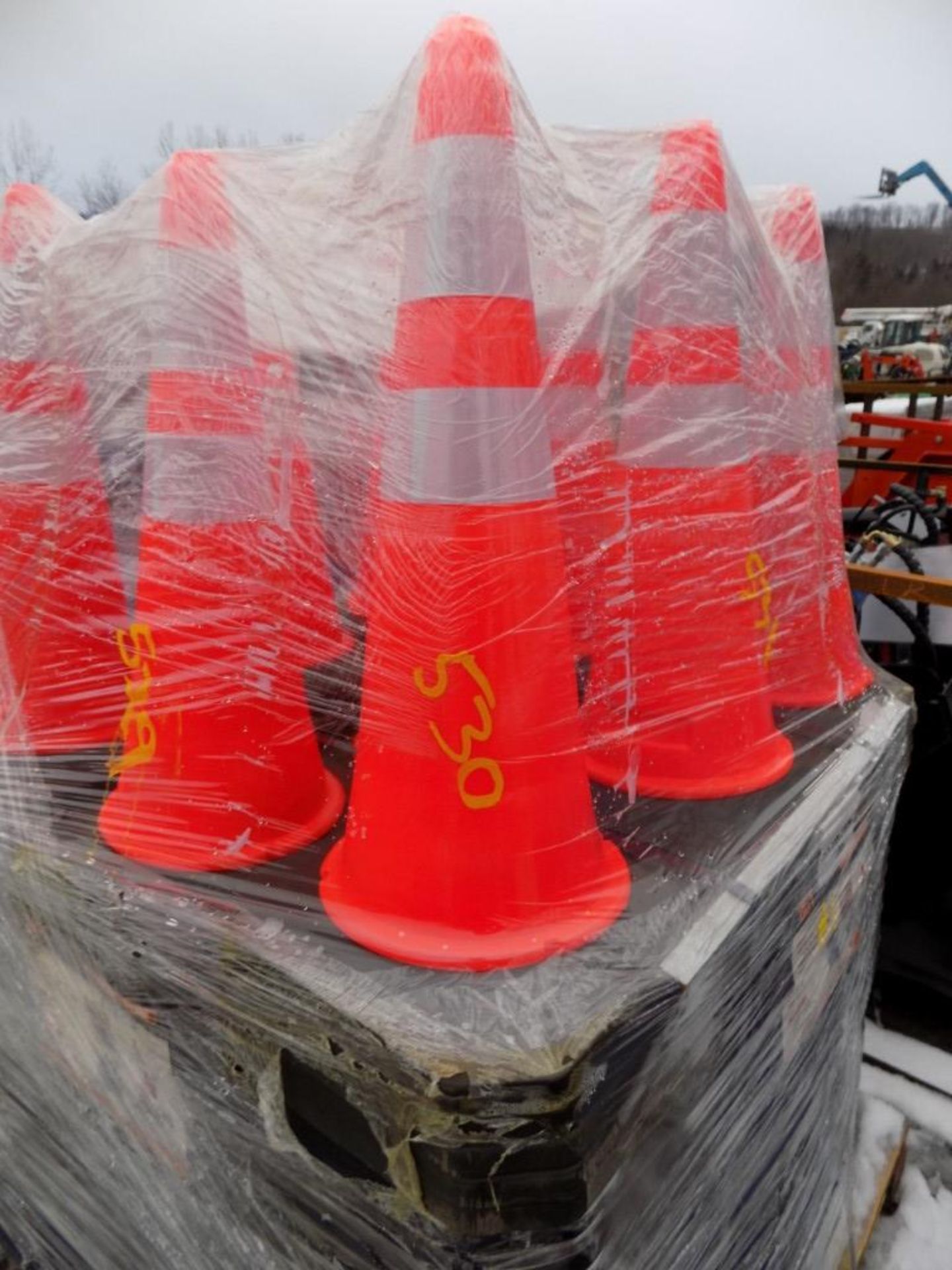 (25) New Traffic Cones, Sold by the Cone (25 x Bid Price)