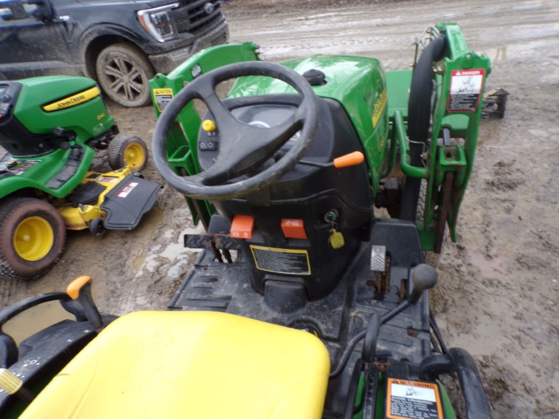 John Deere 2320 4 WD Compact With 200 CX Loader and 62DI (60'') Deck, Hydro, R.O.P.S., PTO, 3 PT, - Image 4 of 4