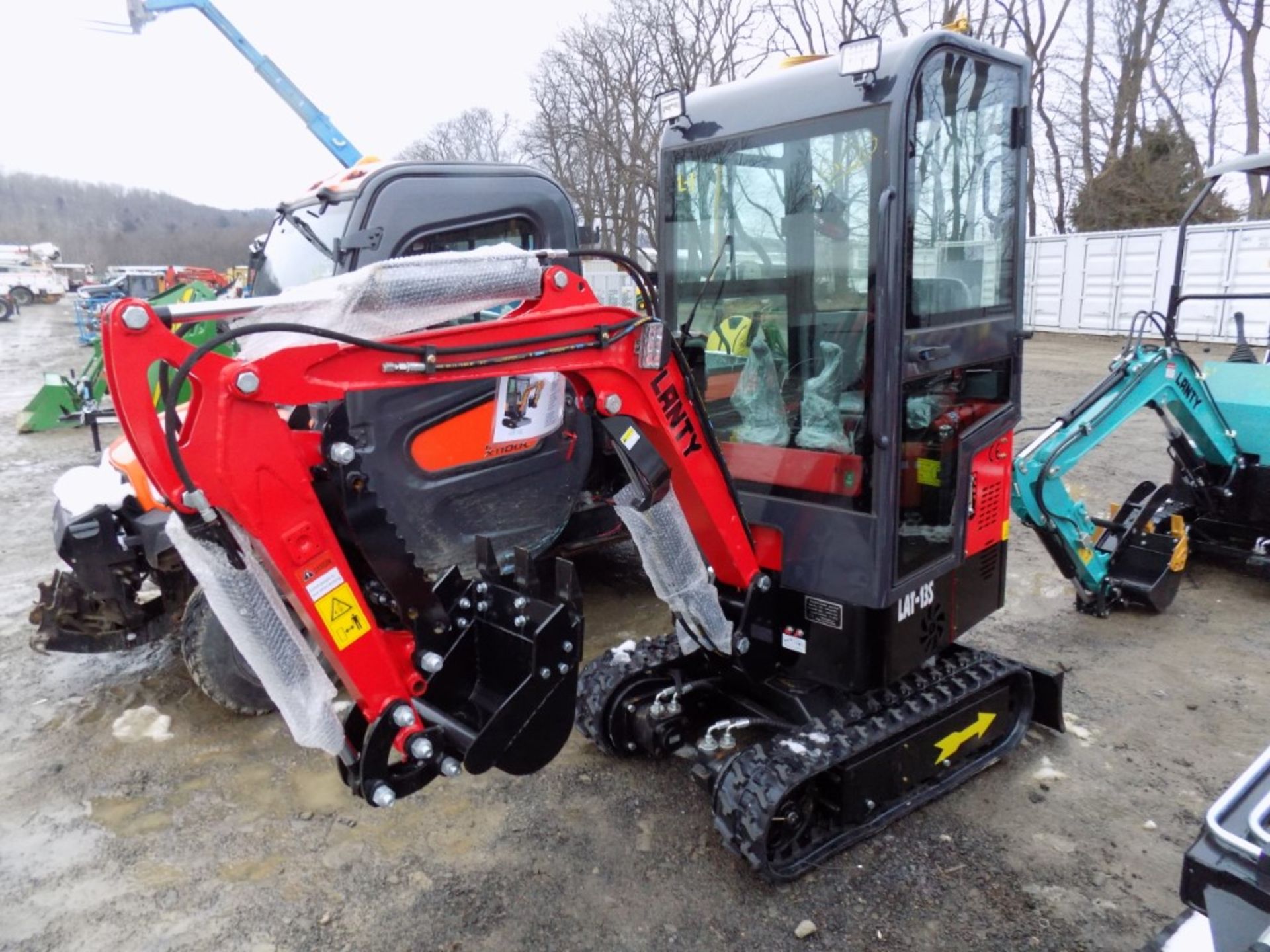 New Lanty LAT-13S Mini Excavator, Full Enclosed Cab, Gas Engine, Grader Blade, Stationary Thumb,