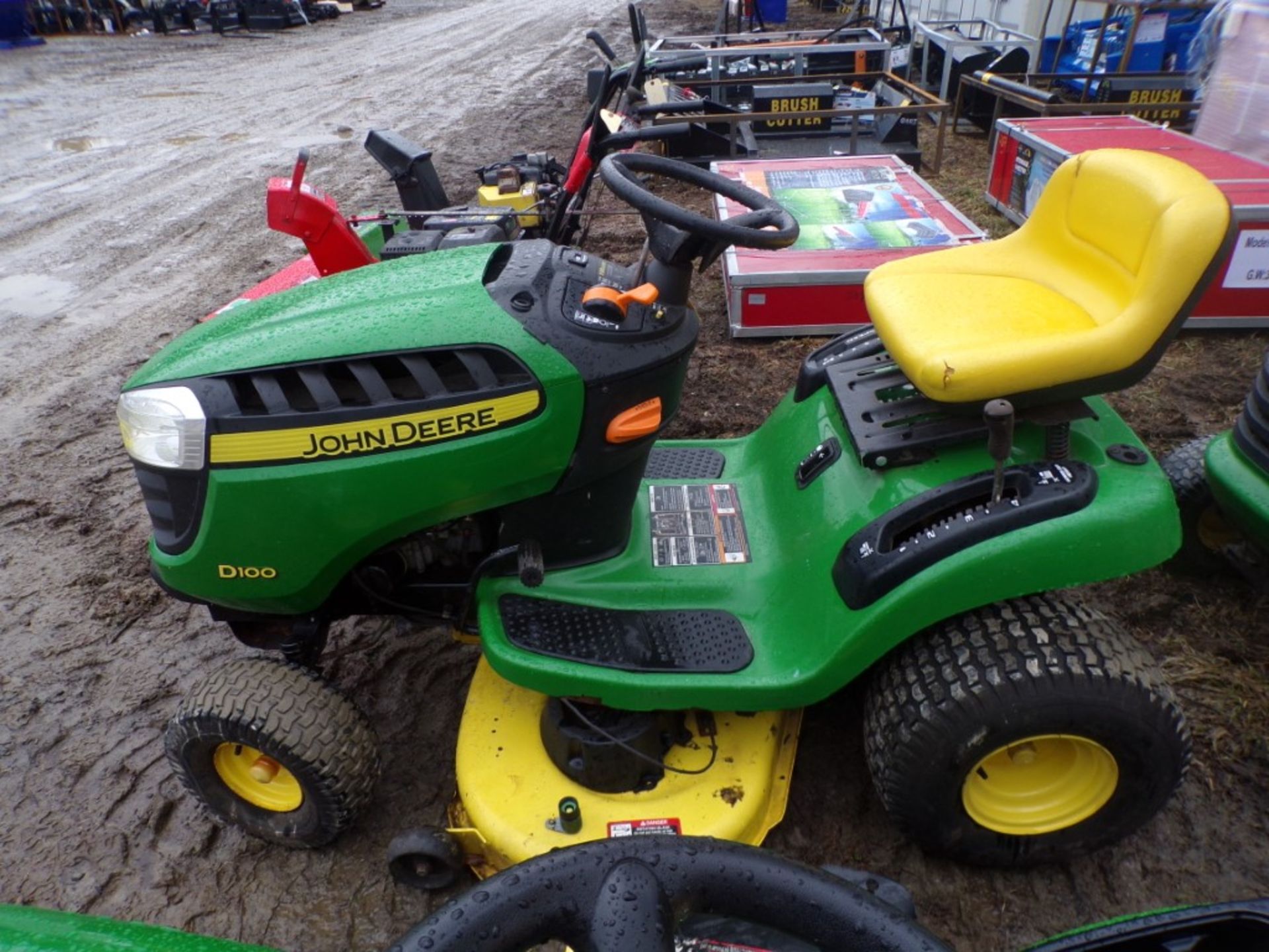 John Deere D100 Riding Mower with 42'' Deck, 175 HP Briggs and Stratton Engine, 257 Hrs (PAINT IS
