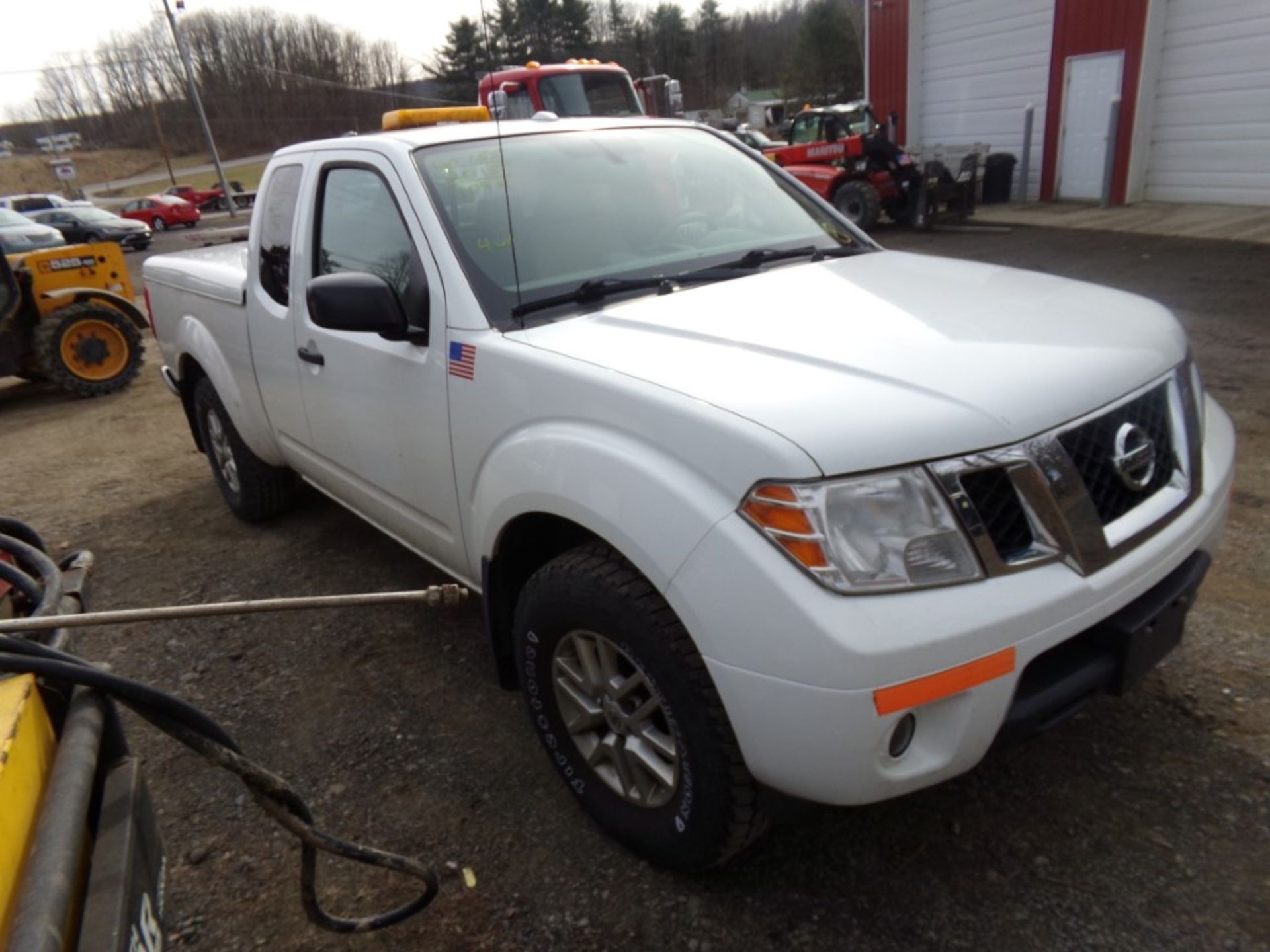 2015 Nissan Frontier SV, 4x4, Ext. Cab, Hard Tonneau Cover, Auto, Power Windows, White, 109,496 - Image 4 of 7