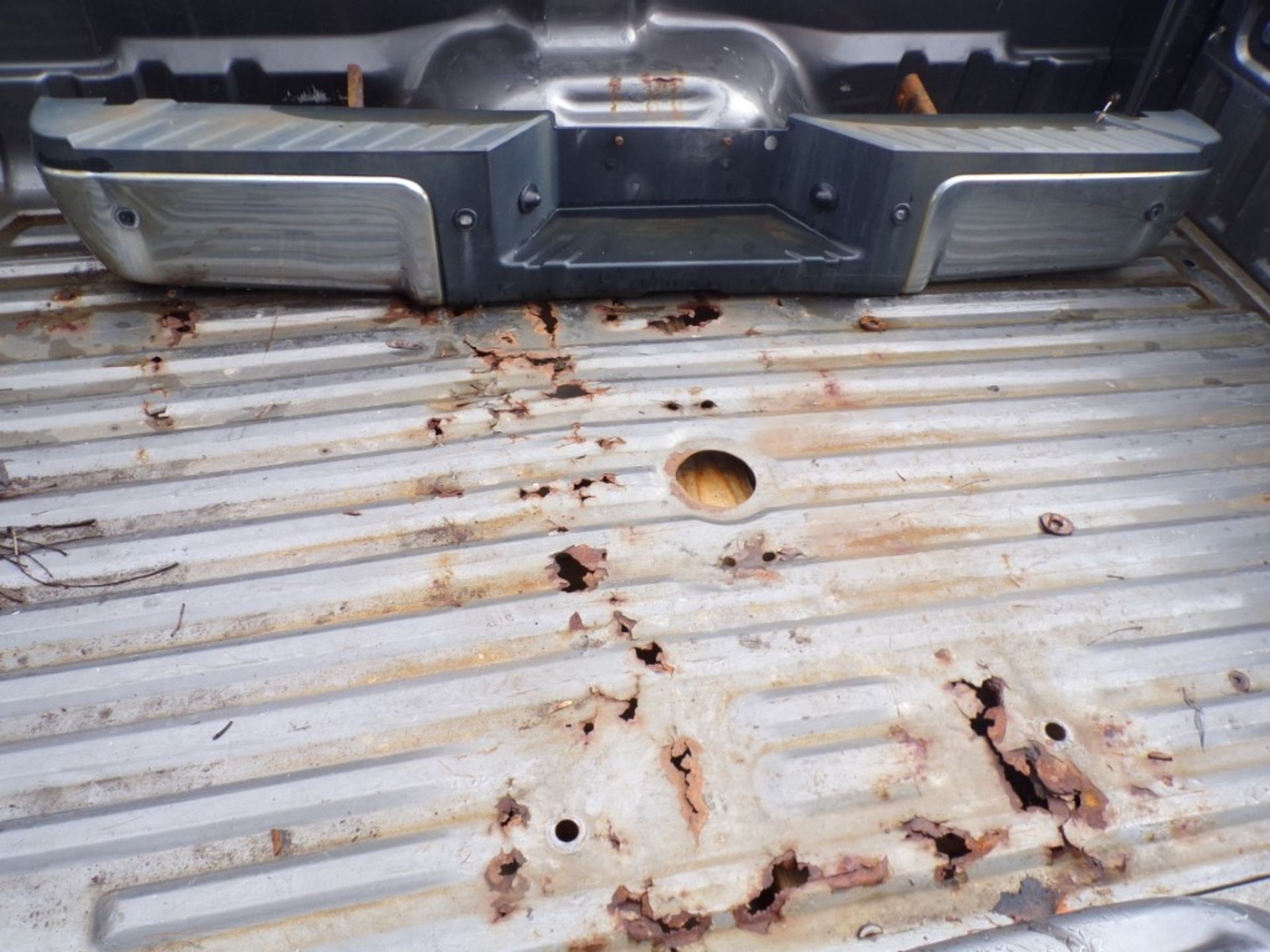 Ford Super Duty Charcoal Gray Truck Box, 8' with Rear Bumper (HAS RUST HOLES ON BOX FLOOR) - Image 3 of 3