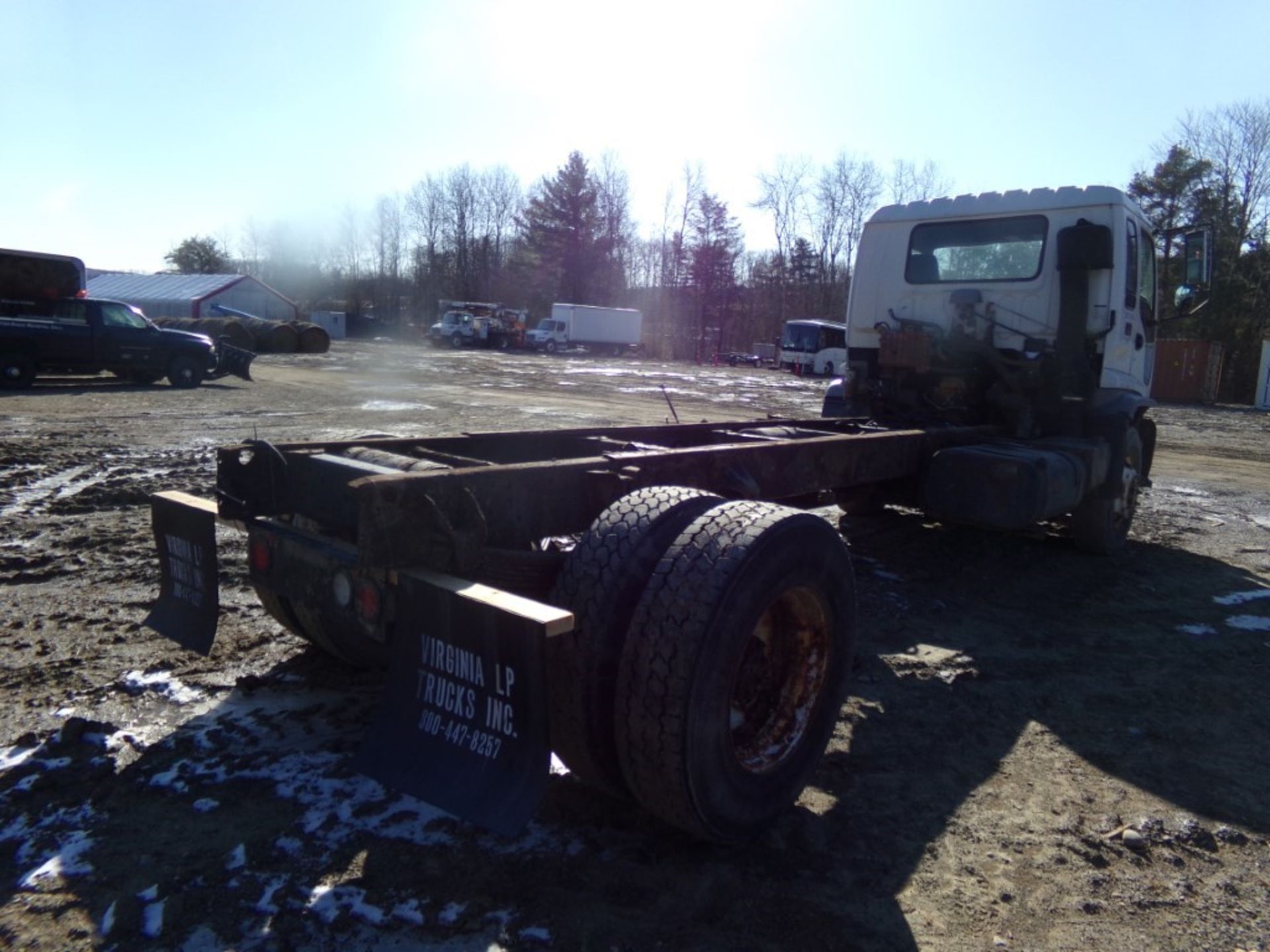 2002 GMC T8500 Cab Over Cab and Chassis, Auto, Approx 168'' Cab to Axle, 35,000 GVW, 133,785 - Image 3 of 8