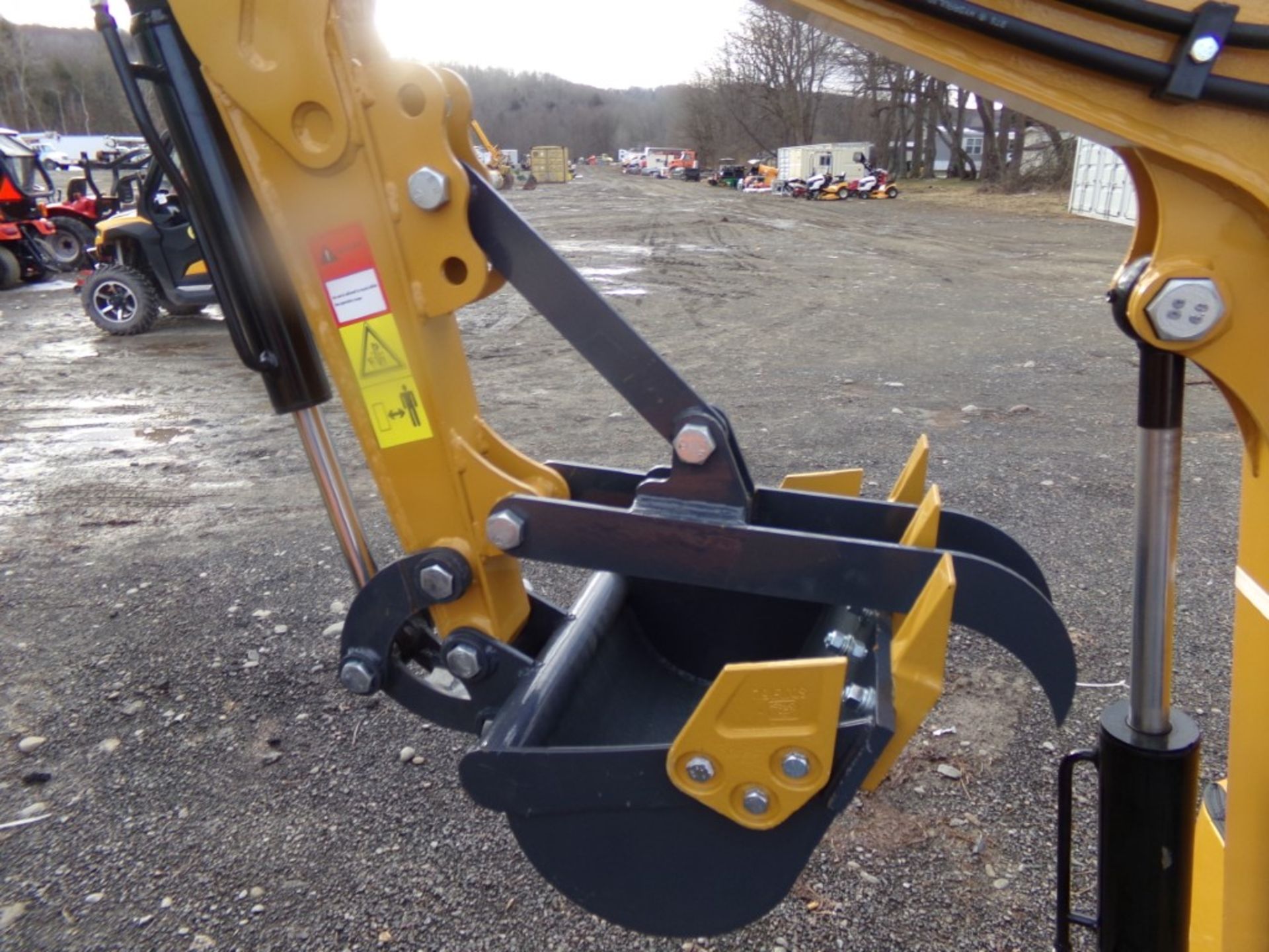 New AGT Industrial H15 Mini Excavator Canopy, Stationary Thumb, Grader Blade, Gas Engine, Industrial - Image 4 of 5