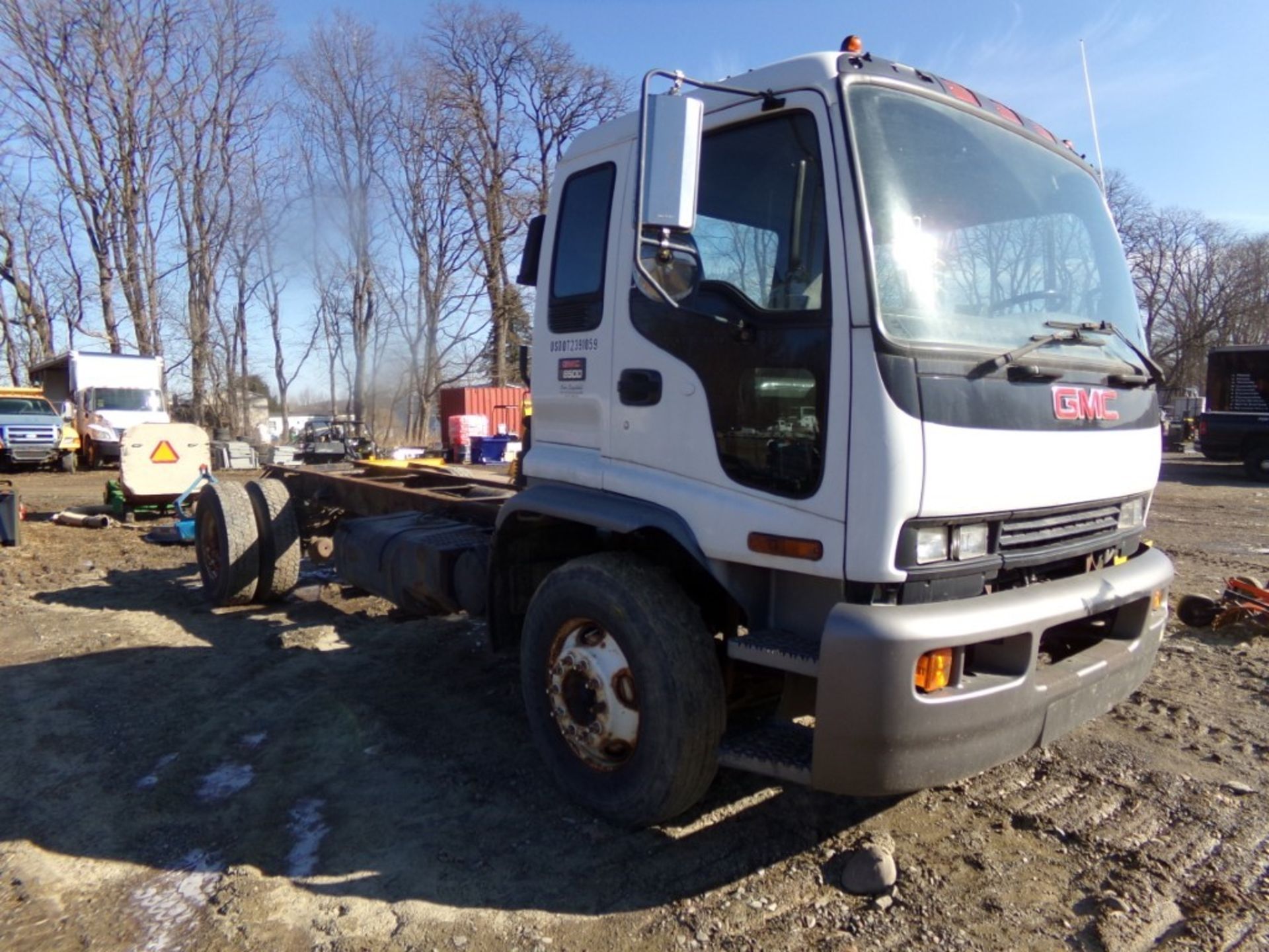 2002 GMC T8500 Cab Over Cab and Chassis, Auto, Approx 168'' Cab to Axle, 35,000 GVW, 133,785 - Image 4 of 8