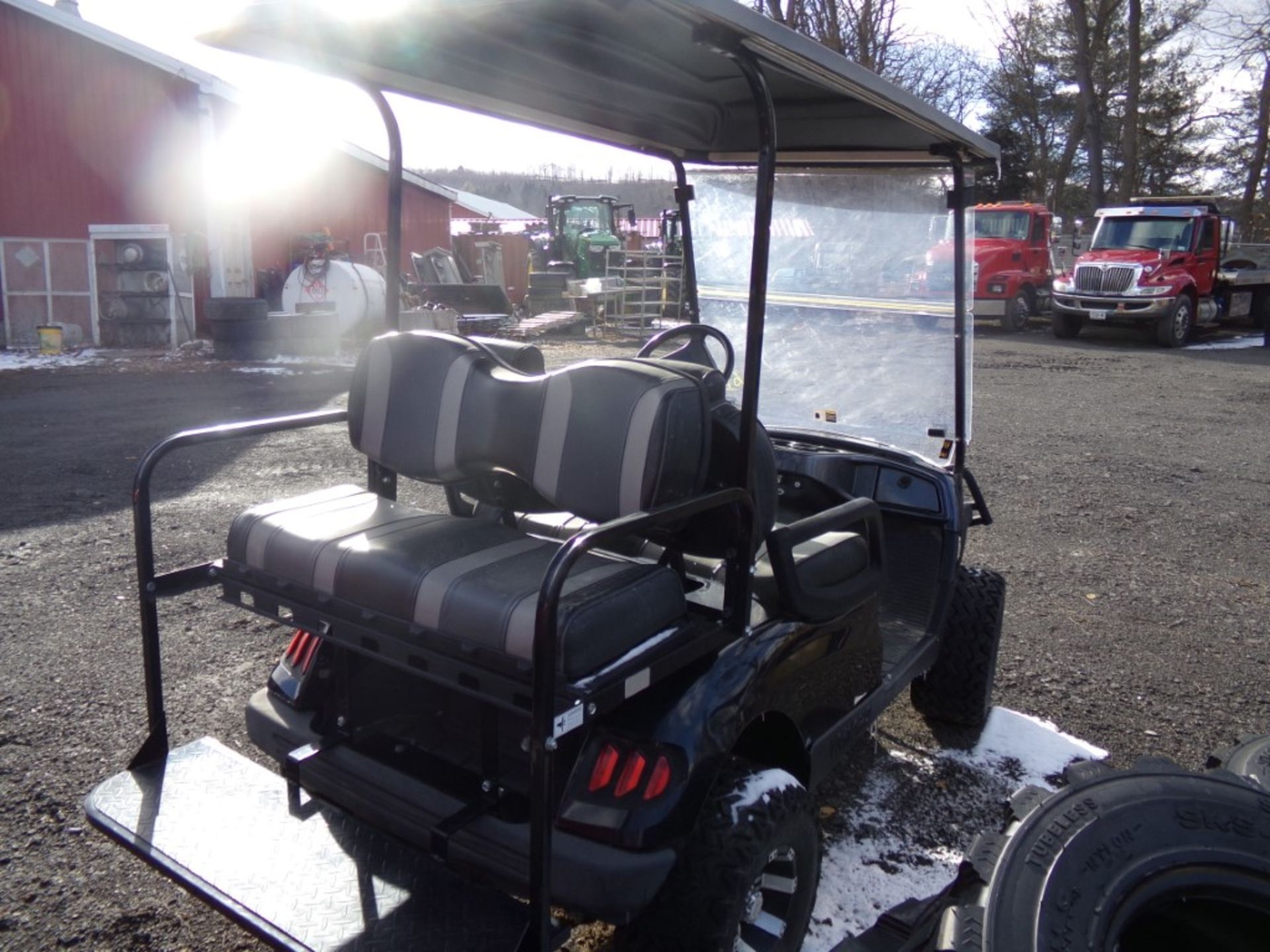 Black,Yamaha, Gas Powered, Golf Cart, Canopy & Windshield, Lifted Suspension, Custom Alum. Wheels, - Image 3 of 3