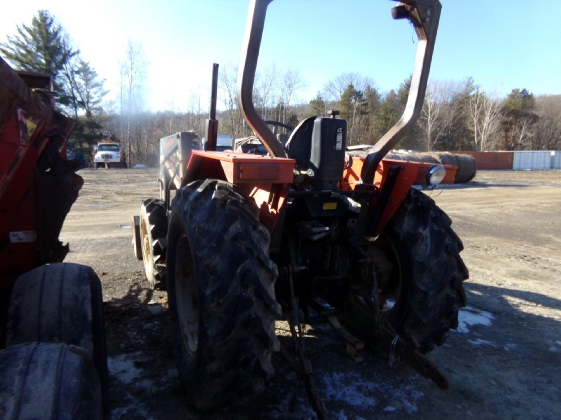Zetor 5245 4WD Tractor, With S594 Loader 72'' Bucket, Front Tires Like New Rears Are Very Good. Dual - Image 2 of 7