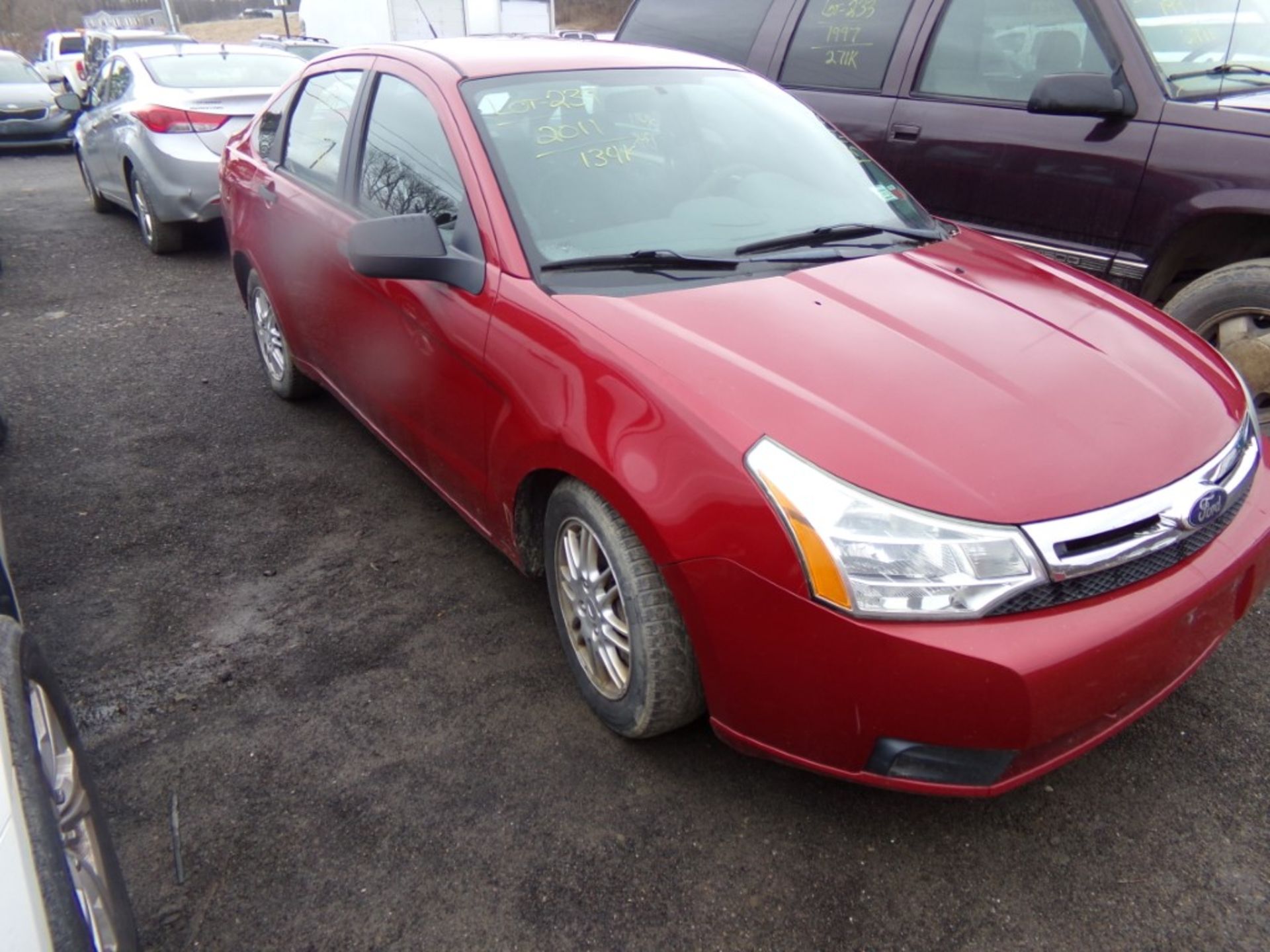 2011 Ford Focus SE, Maroon, 134,714 Miles, VIN#:1FAHP3FNXBW100485 - OPEN TO ALL BUYERS, LOUD - Bild 4 aus 6