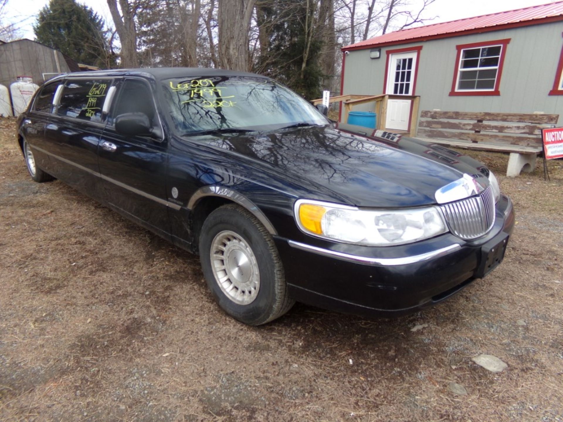 1999 Lincoln Town Car Executive (Limo), Leather, This Vehicle is a Limosine, Black, 220,606 Miles, - Bild 4 aus 8