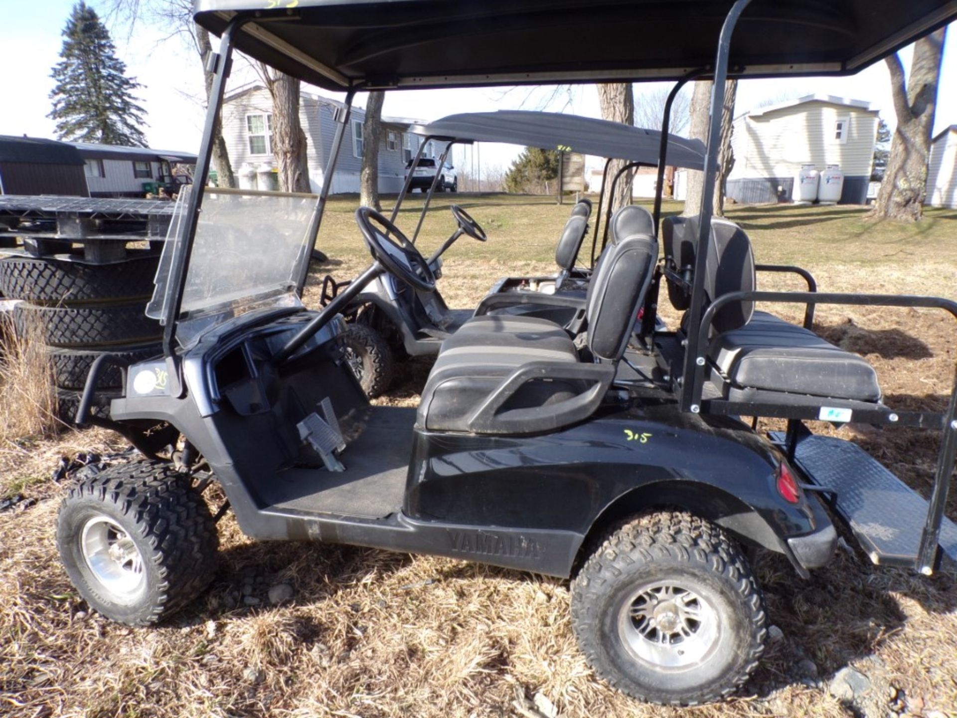 Yamaha Lifted Golf Cart With Roof, Flip Over Rear Seat, NOT RUNNING, NEEDS WORK, Looks complete (