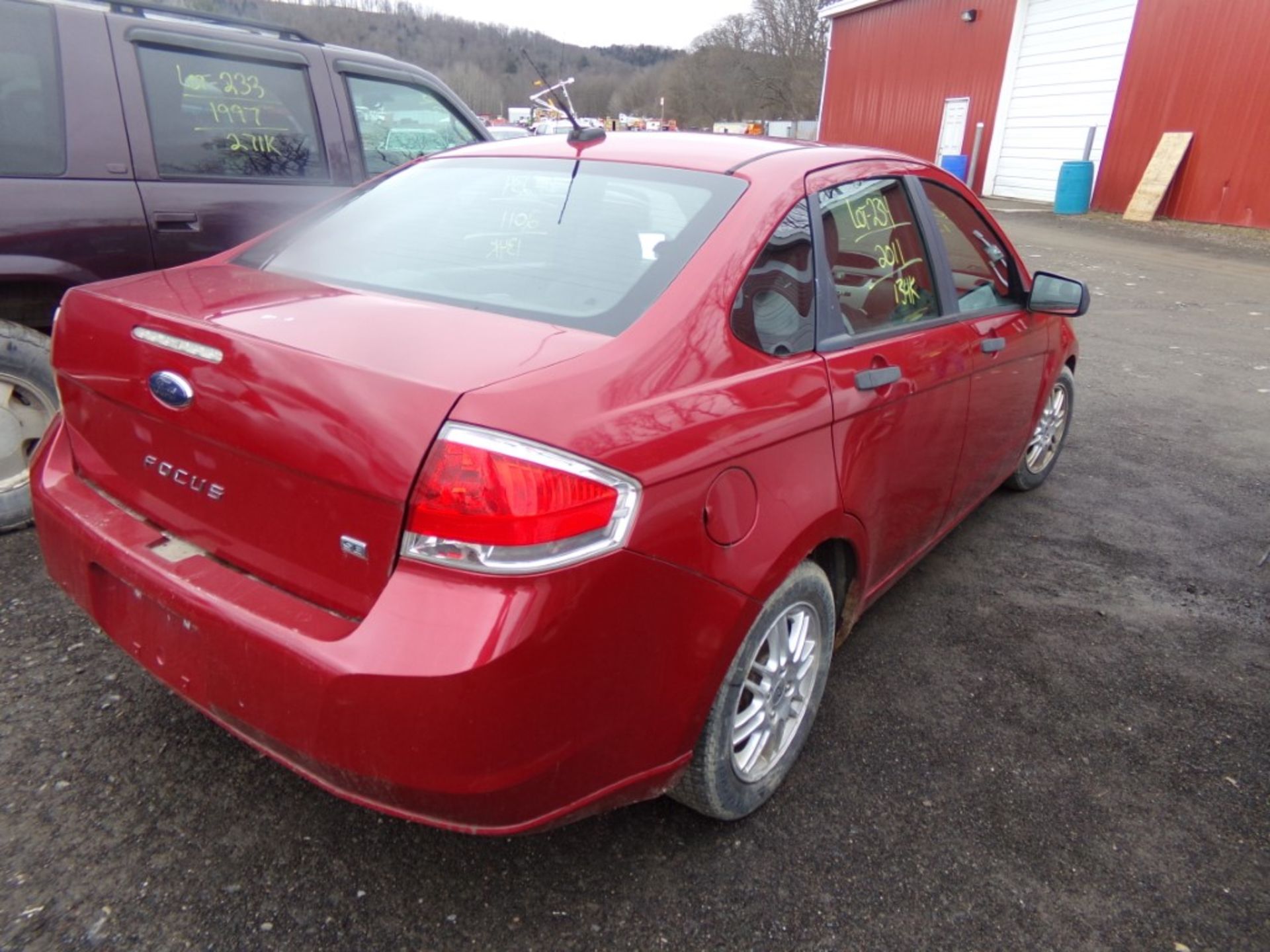 2011 Ford Focus SE, Maroon, 134,714 Miles, VIN#:1FAHP3FNXBW100485 - OPEN TO ALL BUYERS, LOUD - Bild 3 aus 6