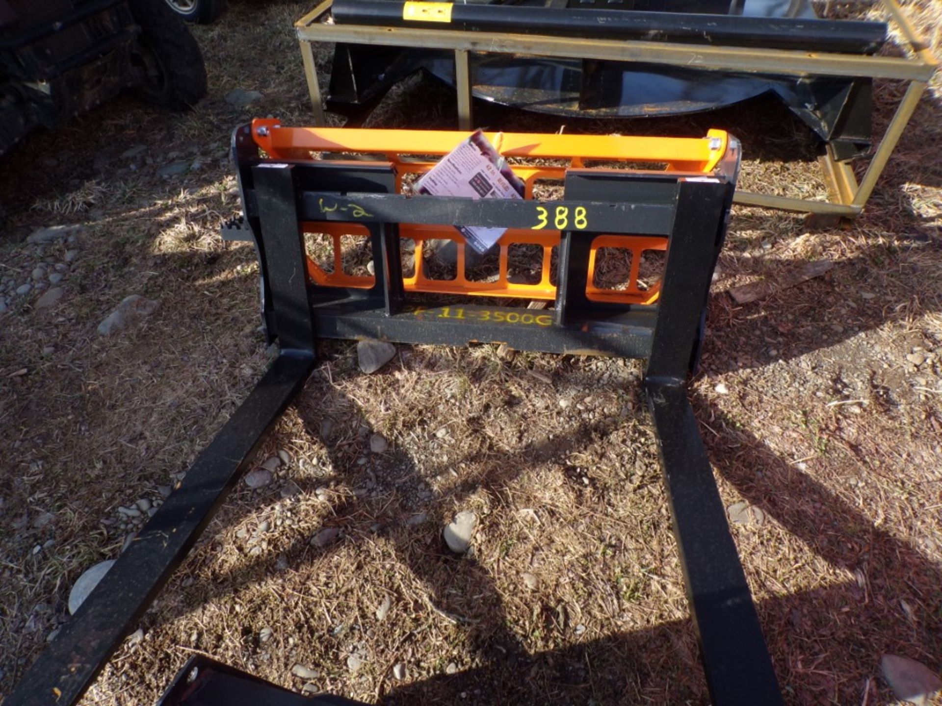 New Landhonor 42'' Skid Steer Mount Pallet Forks, 4000lb Beveled Headache Rack