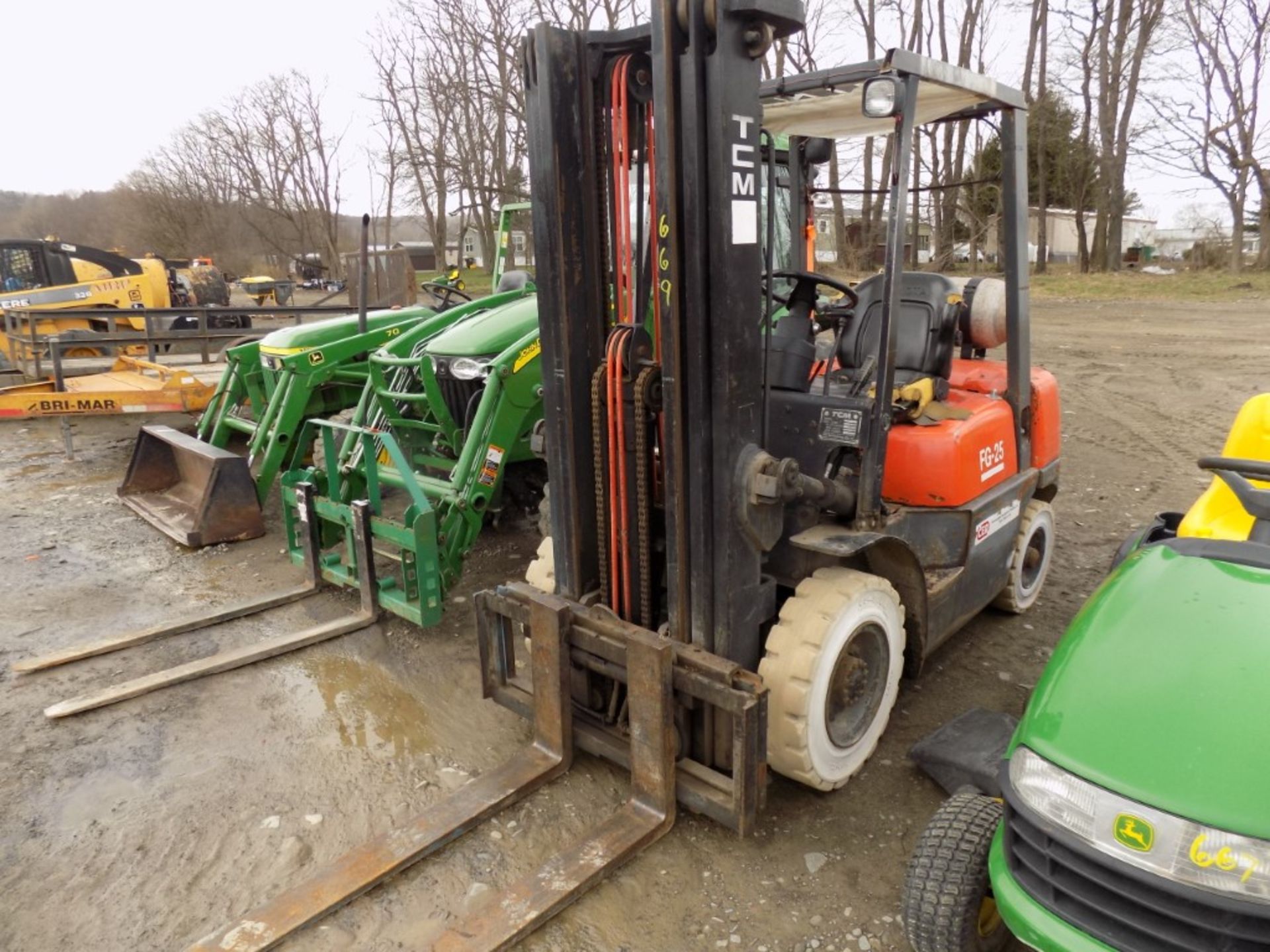 TCM FG-25 Outdoor/Indoor Forklift, 4500 Lb.Lift Capacity, 3-Stage Mast, Side Shift 5500 Hours, Non-