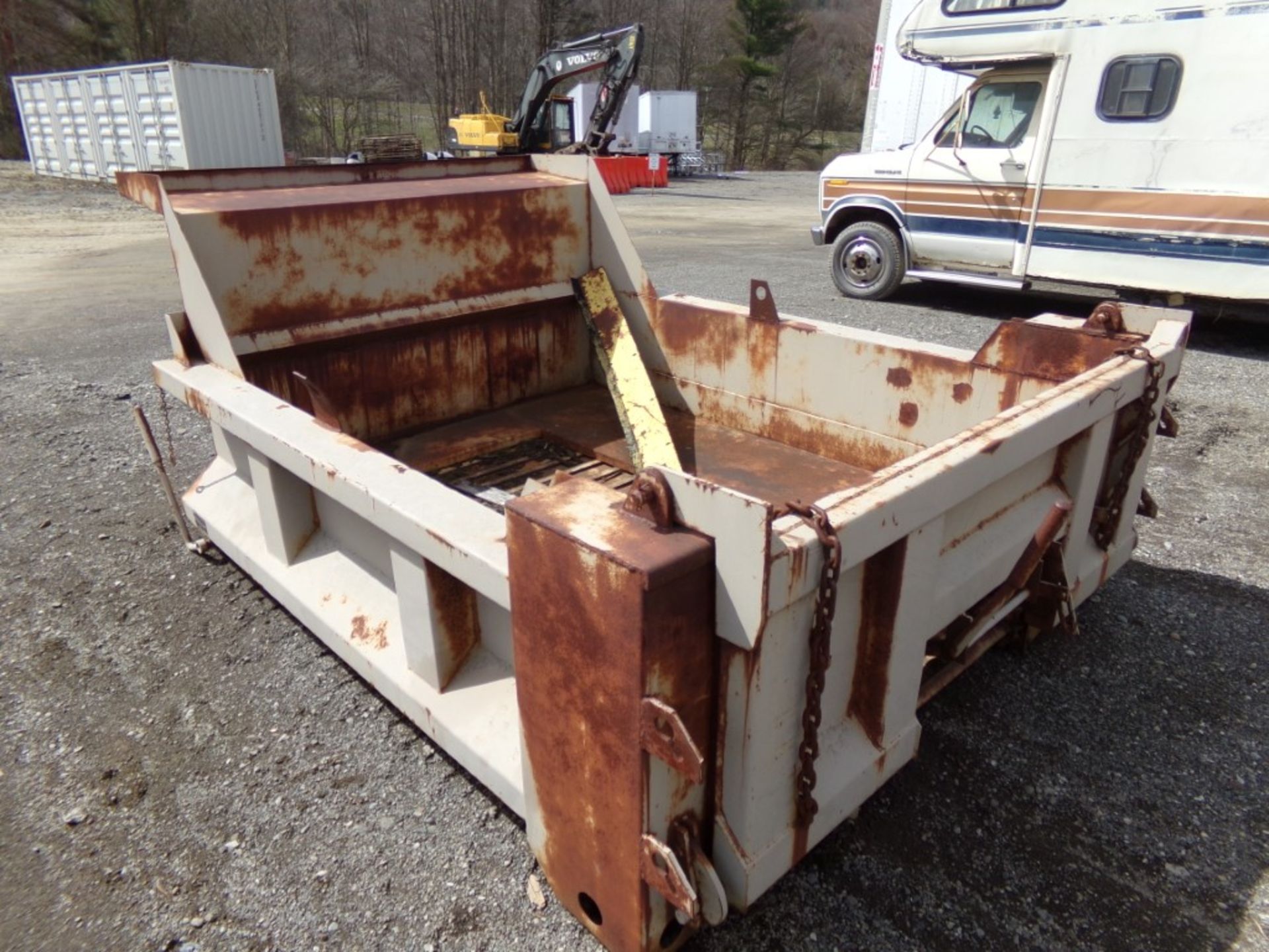 8' Tan Steel Dump Body with Center Conveyor Floor, Air Flo Mfg. - Image 2 of 3