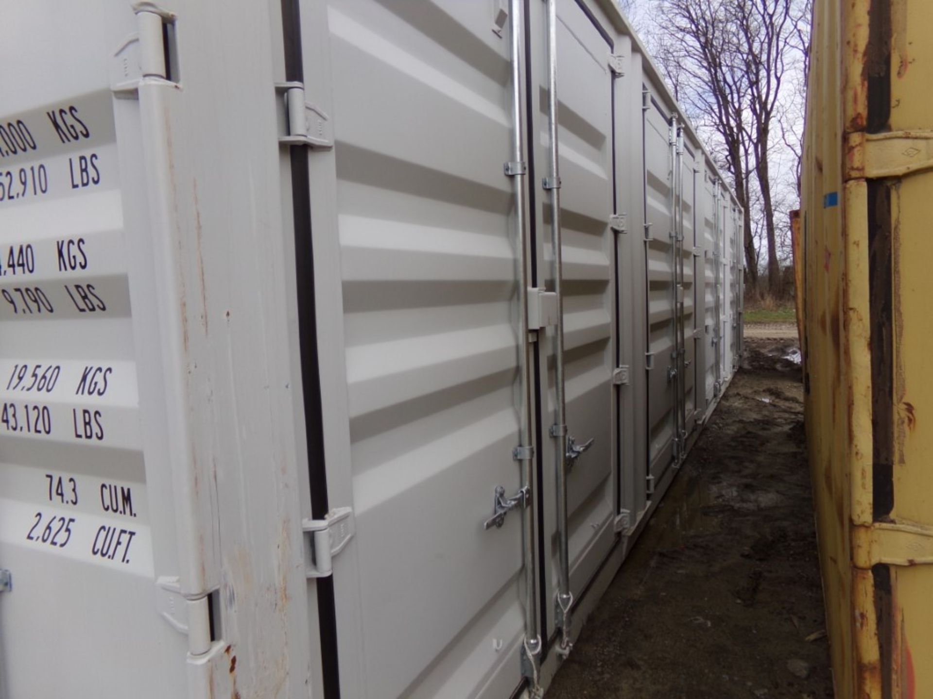 New 40' Off White Storage Container with Barn Doors in 1 End, Cont. # LYGU4130134 - Bild 2 aus 5