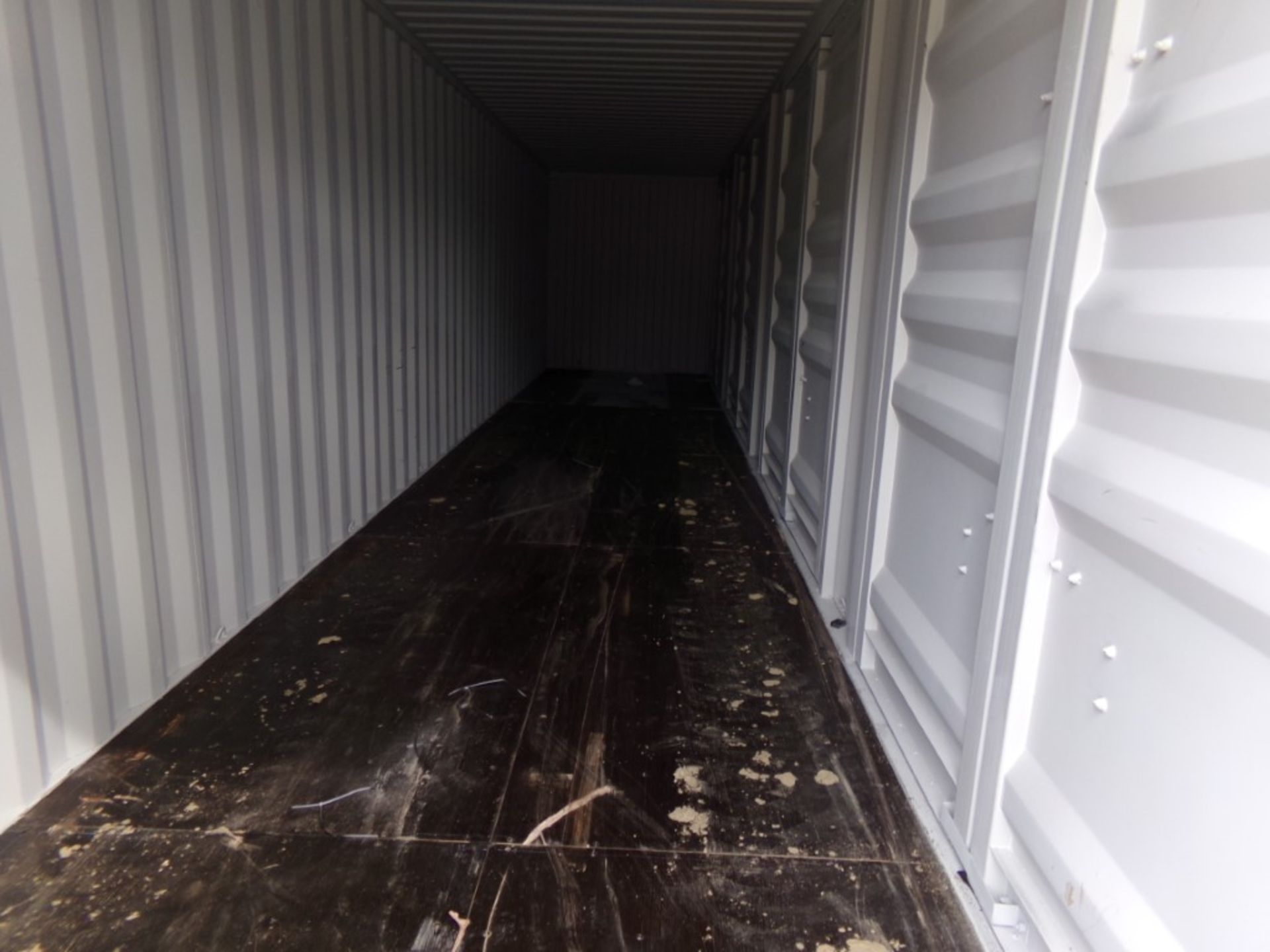 New 40' Off White Storage Container with Barn Doors in 1 End, Cont. # LYGU4130134 - Bild 5 aus 5