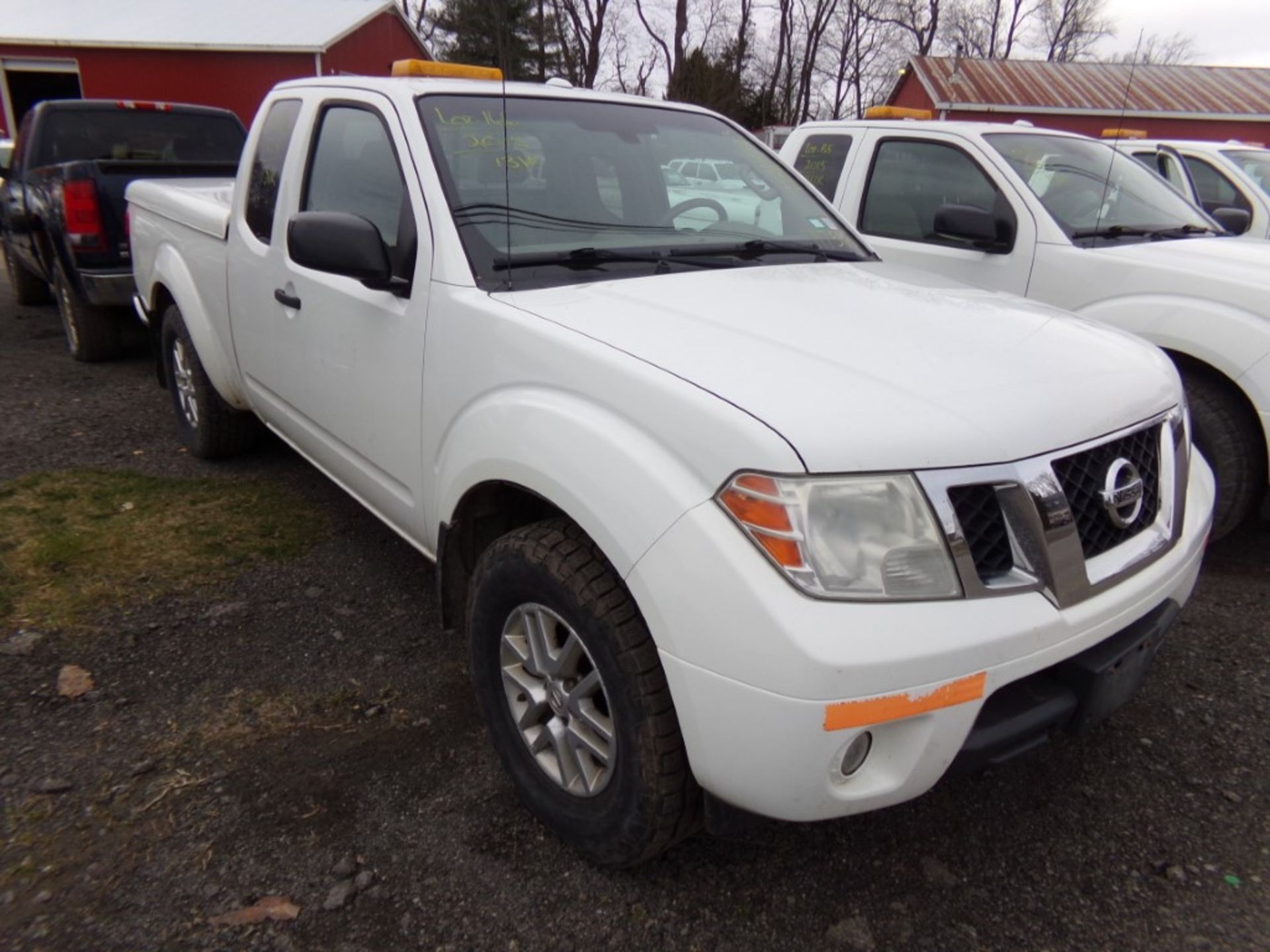 2015 Nissan Frontier SV 4 x 4 Ext. Cab, White, 131,593 Miles, Hard Fiberglass Toneau Cover, Orange - Image 4 of 8