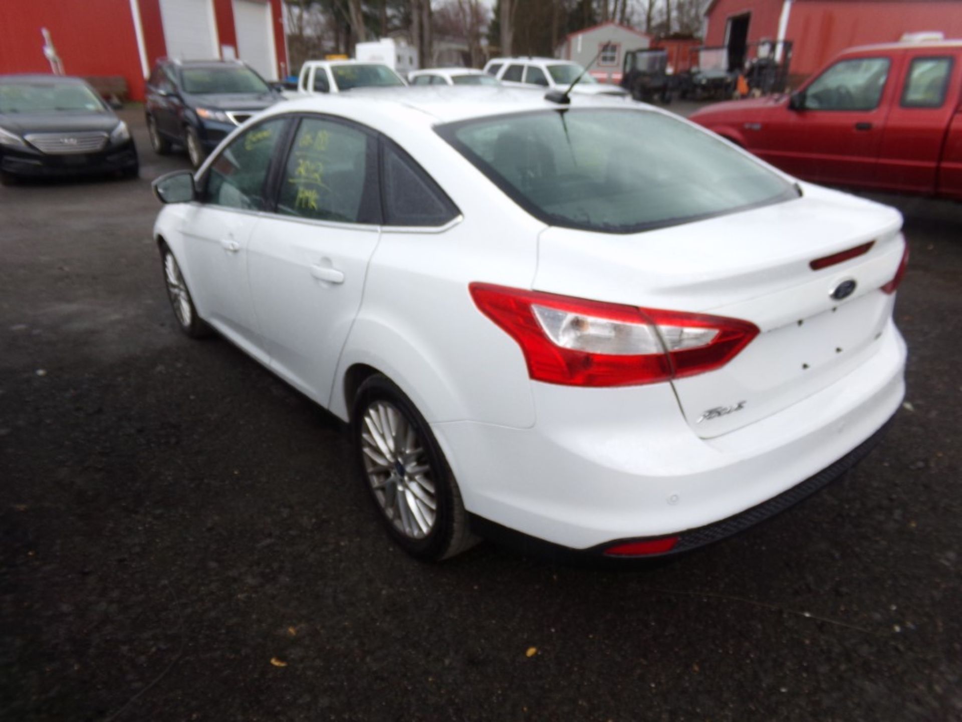 2012 Ford Focus SEL, White, Leather, Sunroof, 149,658 Miles, VIN#: 1FAHP3H27CL155840, WINDSHIELD - Image 2 of 5