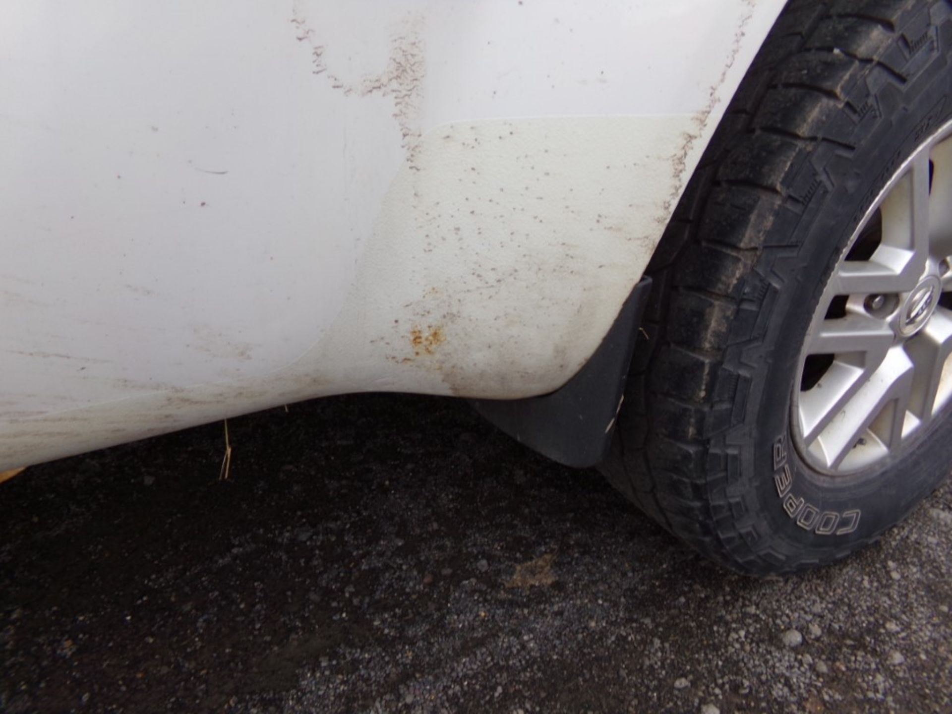 2015 Nissan Frontier SV 4 x 4 Ext. Cab, White, 126,409 Miles, Orange Light on Roof, SOME SURFACE - Image 7 of 11