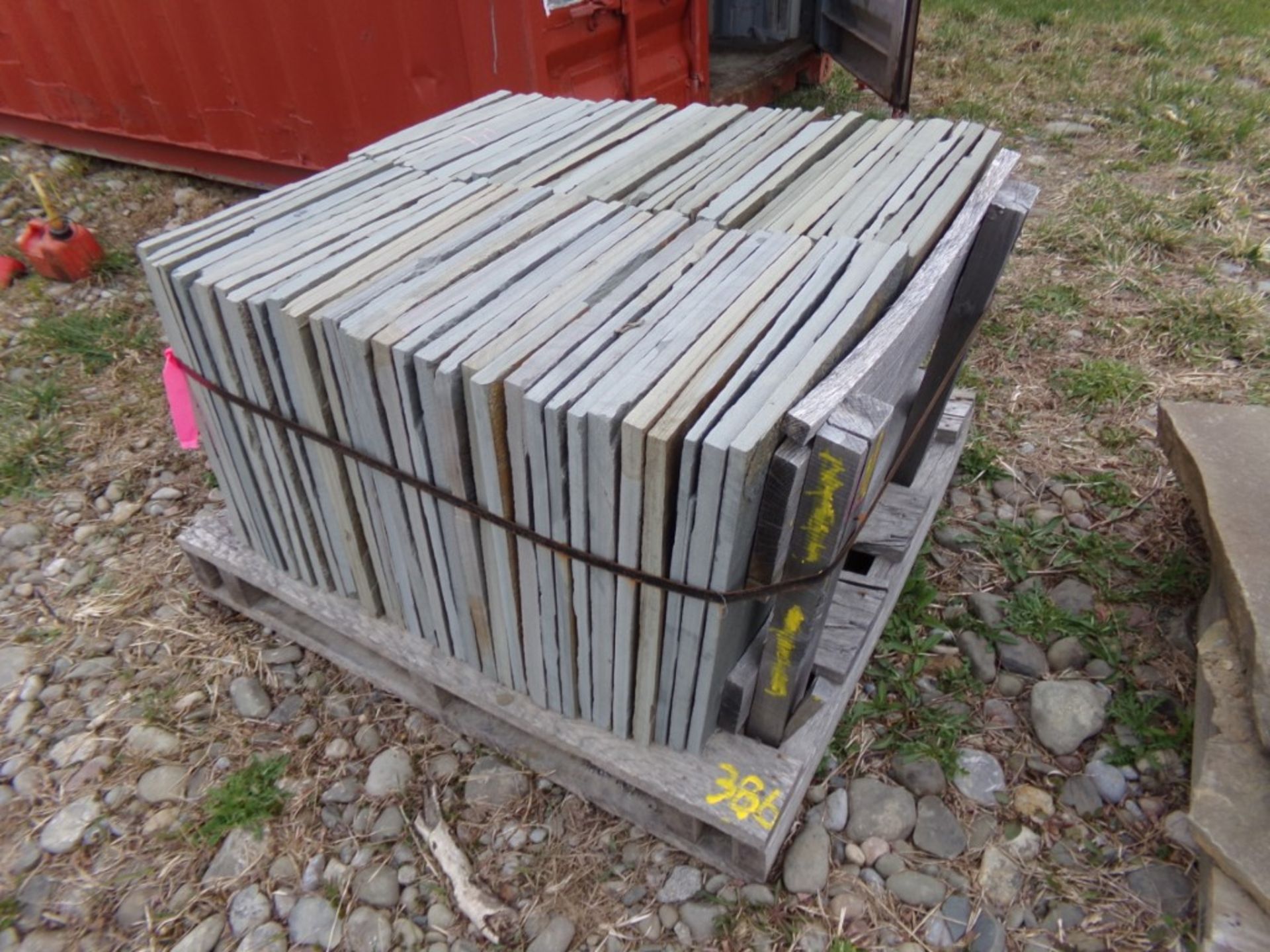 Pallet w/194 SF Natural Cleft - 1'' Thick, 18'' x 24'' Varying Thickness Bluestone Pattern, Sold