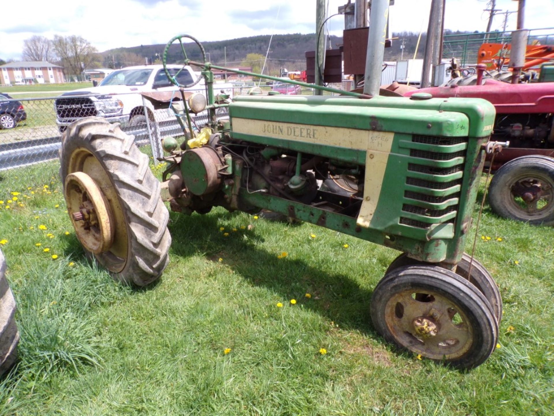 JD H Tractor, Complete, w/Rear Weights - Not Running, Needs Work (4309) - Image 2 of 2