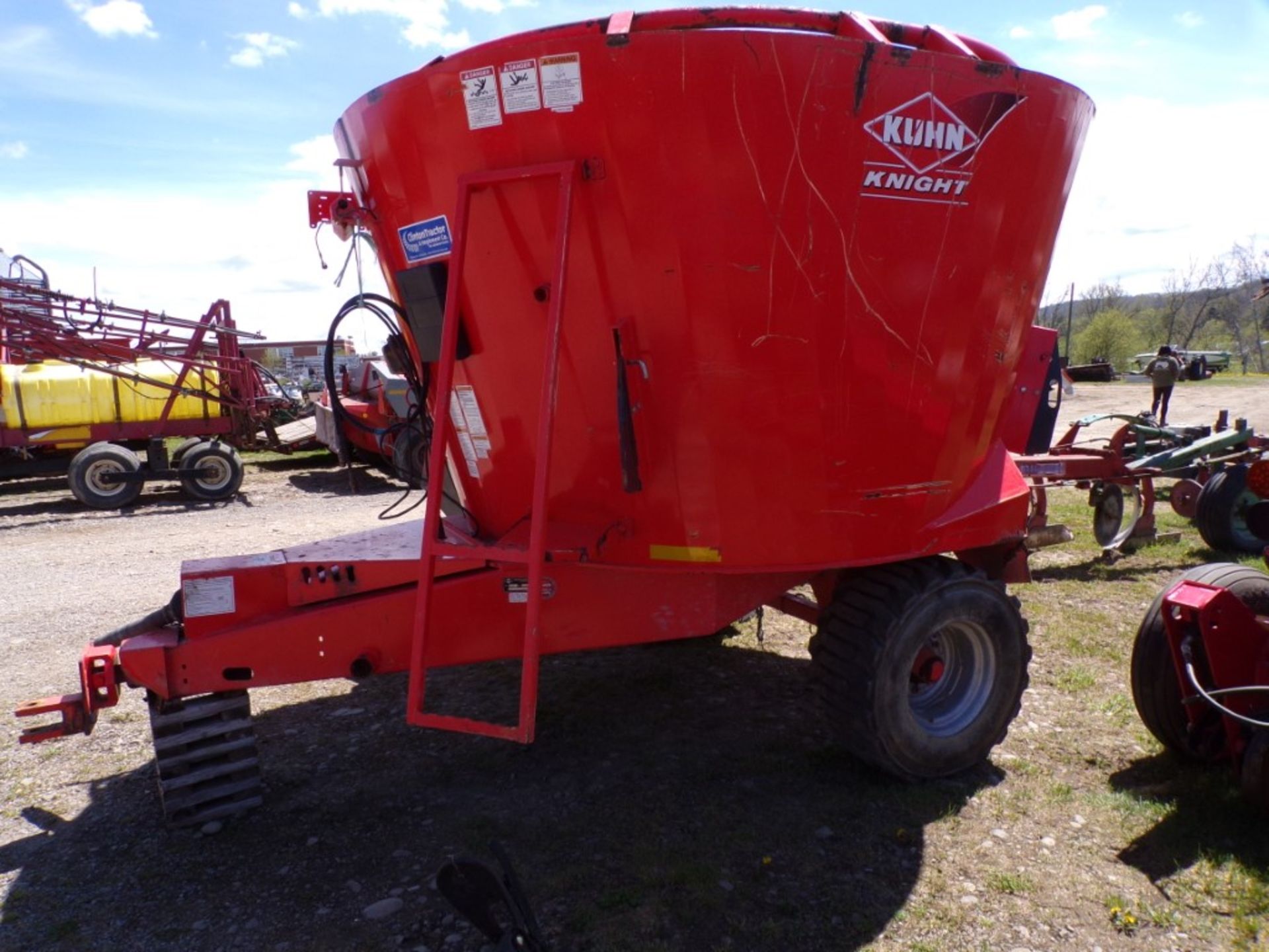 Kuhn 5127 Vertical Mixing/Feeder Wagon - Like New, Never Came w/Scales - Super Nice! (4395) - Image 2 of 3