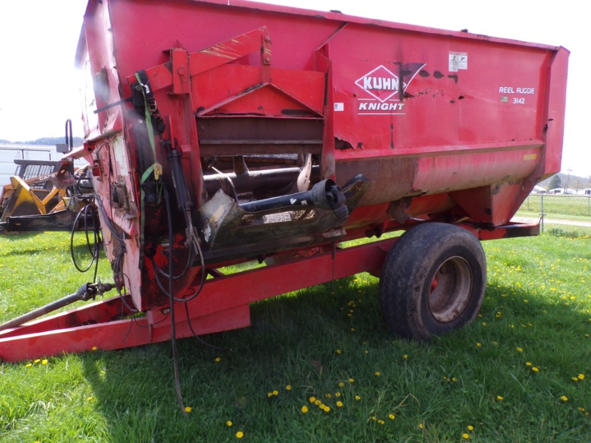 Knight 3142 Mixer Wagon, Orange, Tub Has Been Welded, Rough Shape, No Scales (4338) - Image 2 of 4