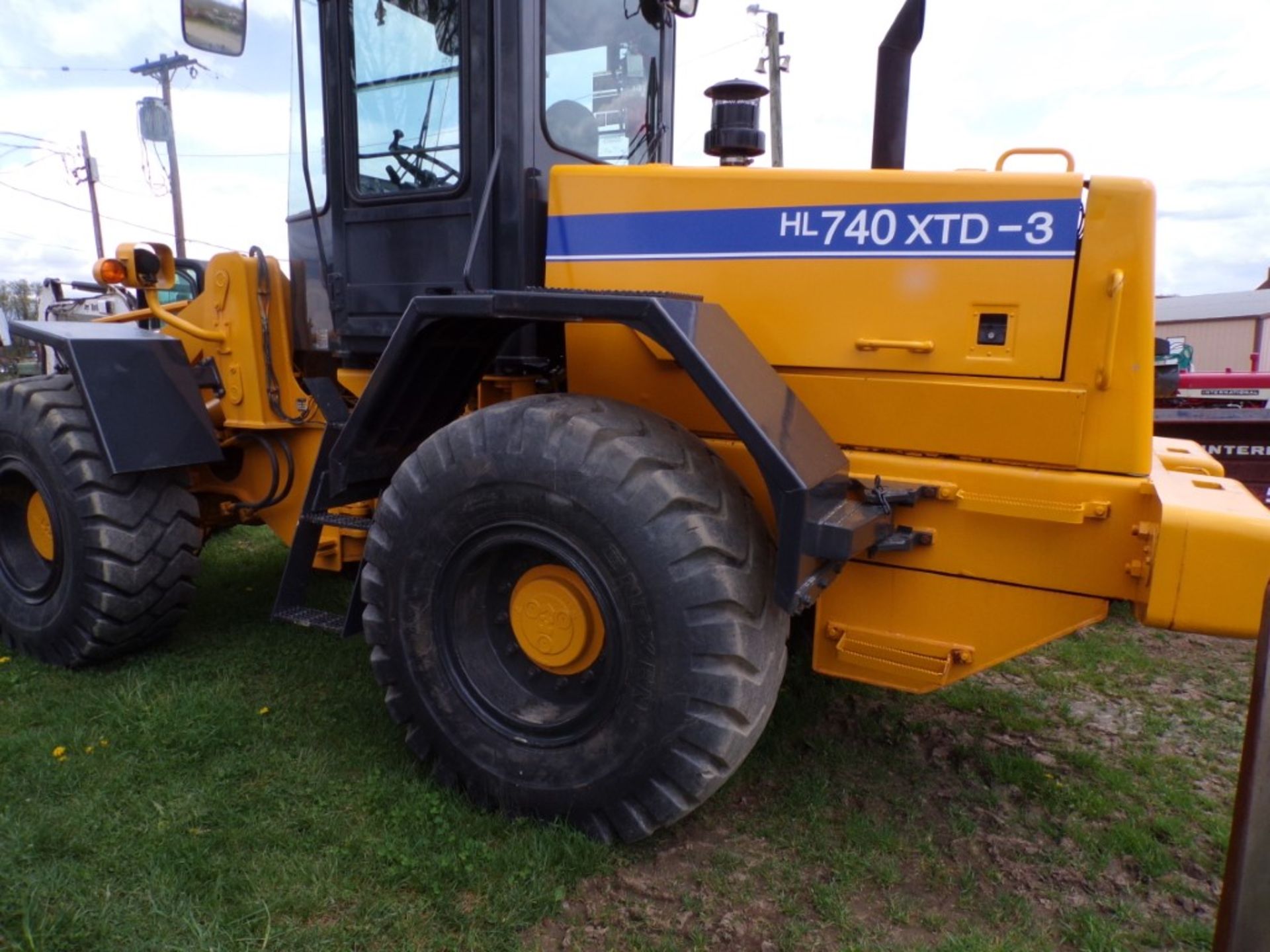 Hyndai HL-740XTD-3 4 WD Loader with JRB Hydraulic Quik Coupler, 2 1/2 Yard Bucket, 20.5-25 Tires, - Image 4 of 6