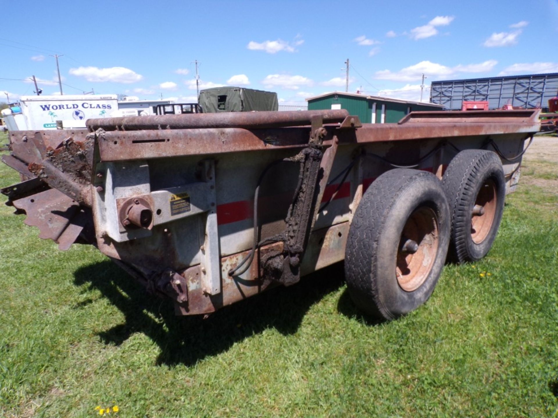 New Idea 3632 Tandem Axle Manure Spreader, S/N 4814 (6101) - Image 3 of 4