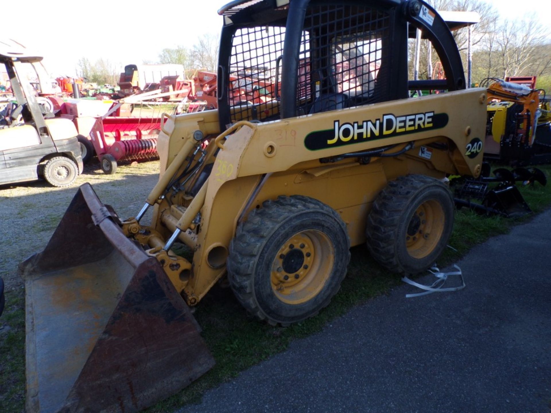 John Deere 240 Skidsteer 5232, Serial 42010, Seat Belt Switch Is Finicky, Draw On Battery (6107) - Image 4 of 4