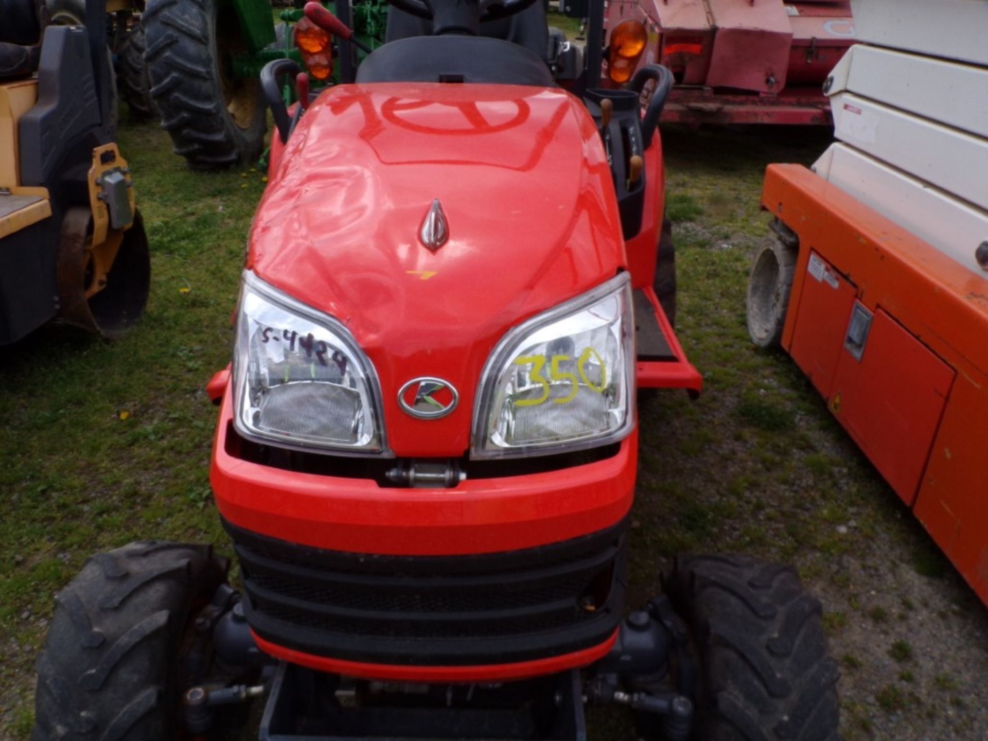Kubota BX1870 4wd Sub Compact Tractor, Hydro, 400 Hrs., DENTED HOOD, 3pth, S/N 24593 (4424) - Image 2 of 4