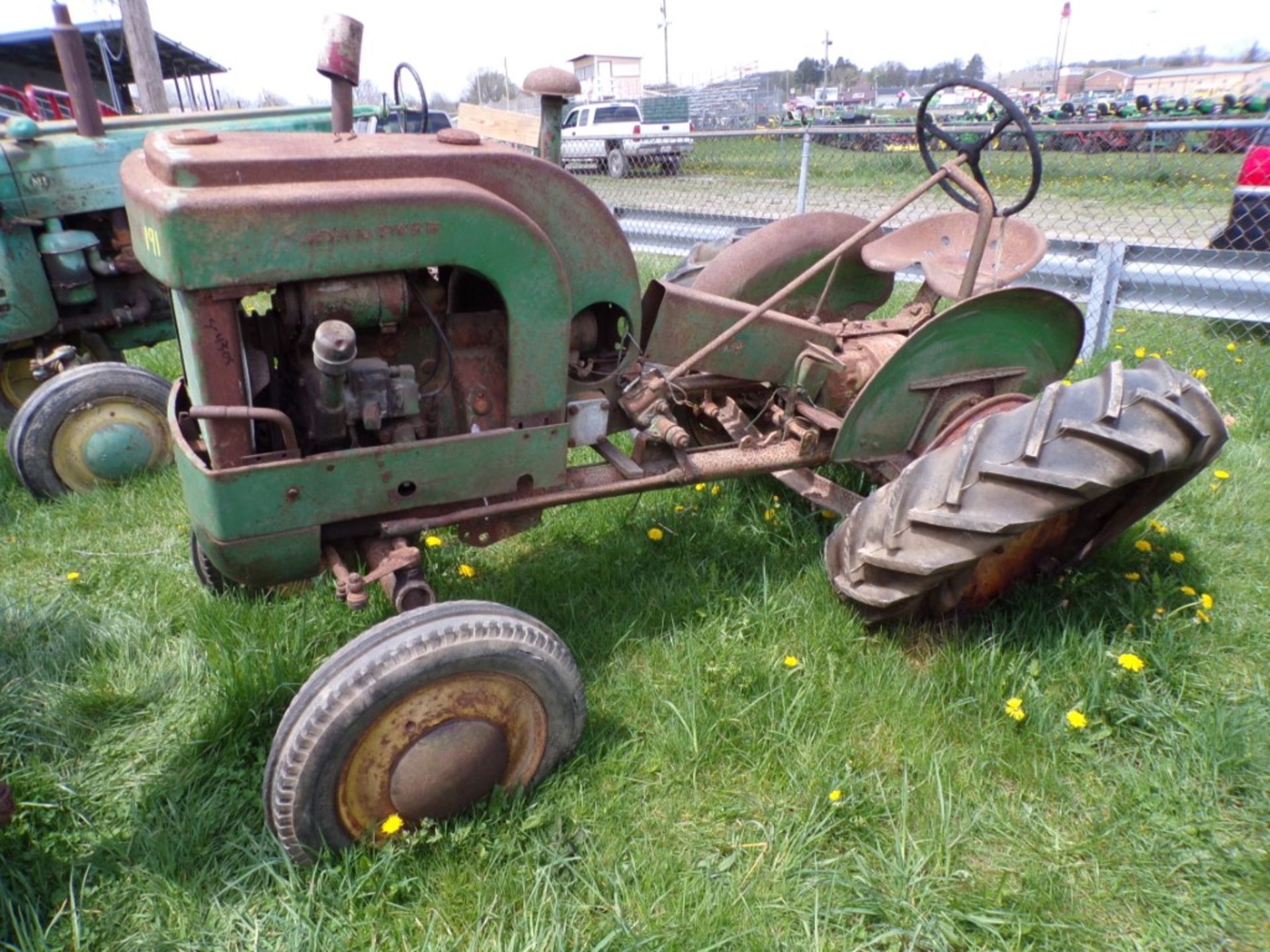 JD L Tractor - Not Running, Needs Work (4305) - Image 2 of 2