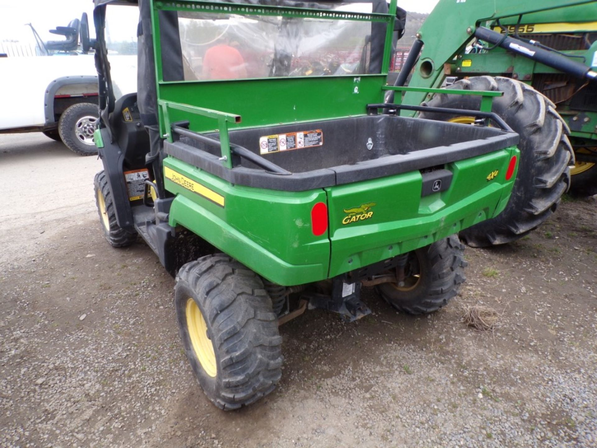 John Deere XUV-550 UTV with Canopy and Windshield, 4 WD, 395 Hrs., Super Nice, Ser.# 004802 (4365) - Image 4 of 6