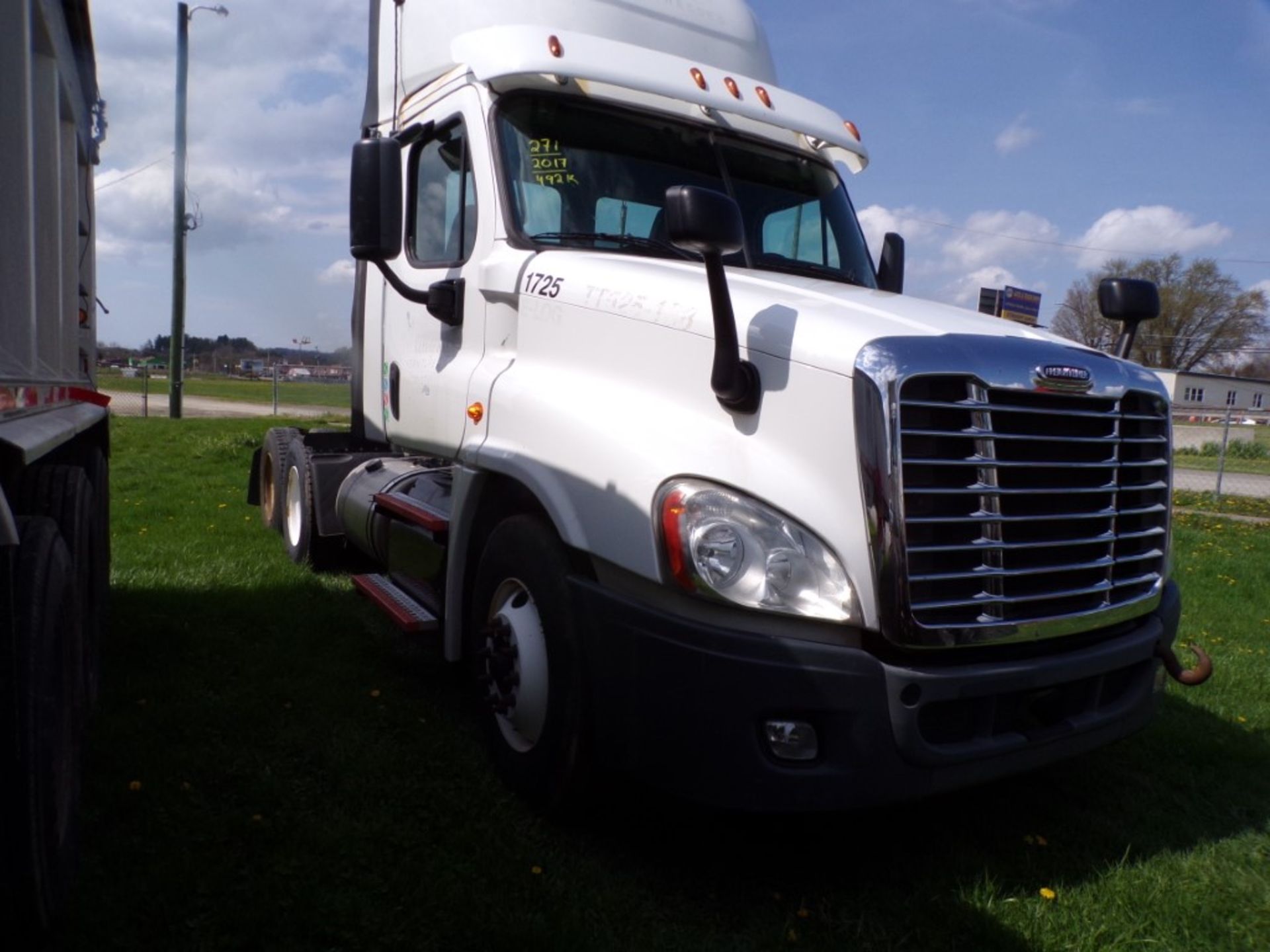 2017 Freightliner Cascadia Tandem Axle Day Cab Truck Tractor, Detroit dd15 Engine, 10 Spd. Manual - Image 6 of 8