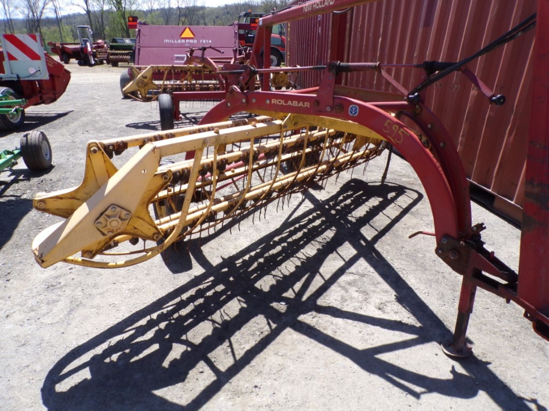 New Holland 258 Rake, HITCH HAS BEEN WELDED, Late Model, Rubber Teeth, Good Condition, Ser.# 1063712