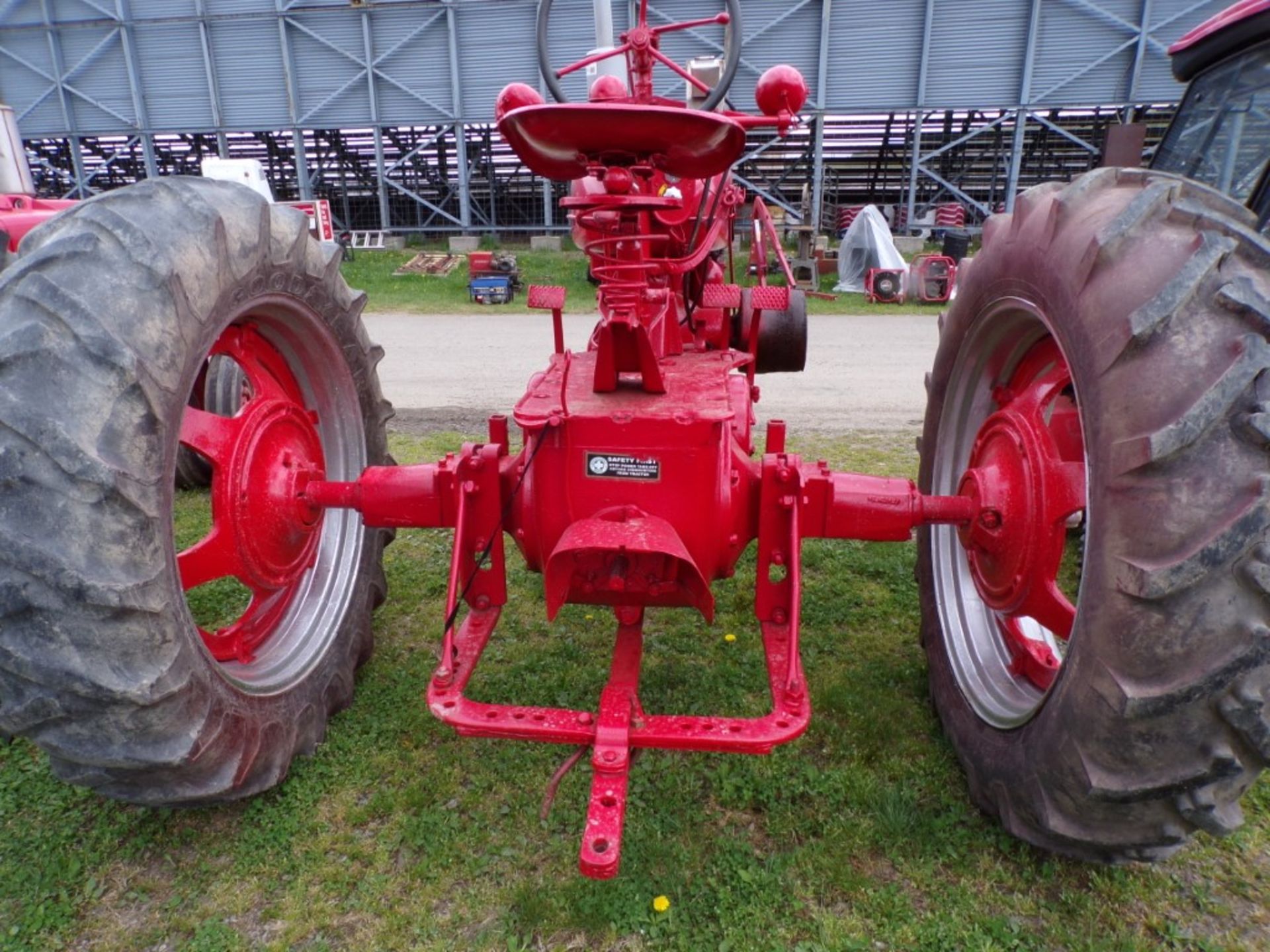 Farmall M Narrow Front, PTO, Side Pulley, Restored (5123) - Image 3 of 3