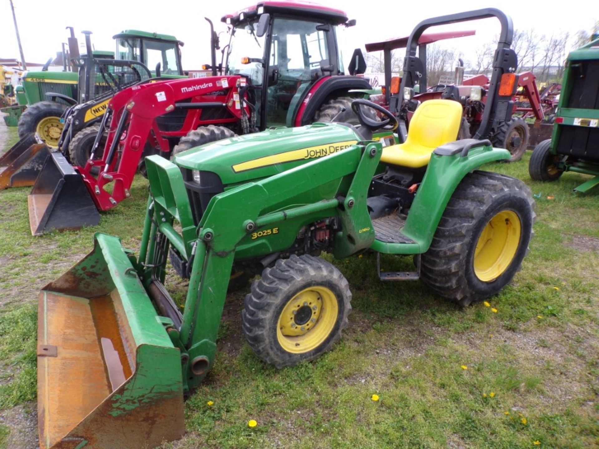 John Deere 3025E 4 WD Compact Tractor with D160 Loader, R4 Tires, Hydro Trans., 1681 Hrs., Ser.# - Image 3 of 5