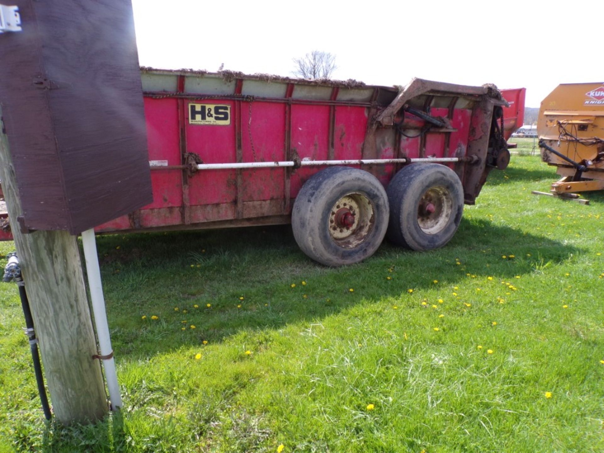 H & S 660 Big Box Spreader w/End Gate, Tandem Axle (4339) - Image 2 of 5