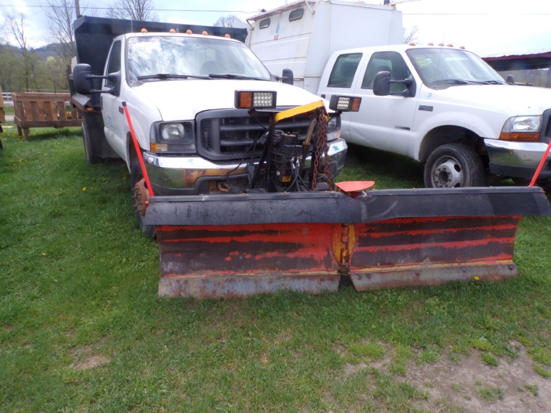 2004 Ford F550 Reg. Cab Dump Truck, 4 WD, Auto, Gas, EZ-V Plow by Fisher, Vin. # 1FDAF57S14ED46294 - - Image 2 of 6