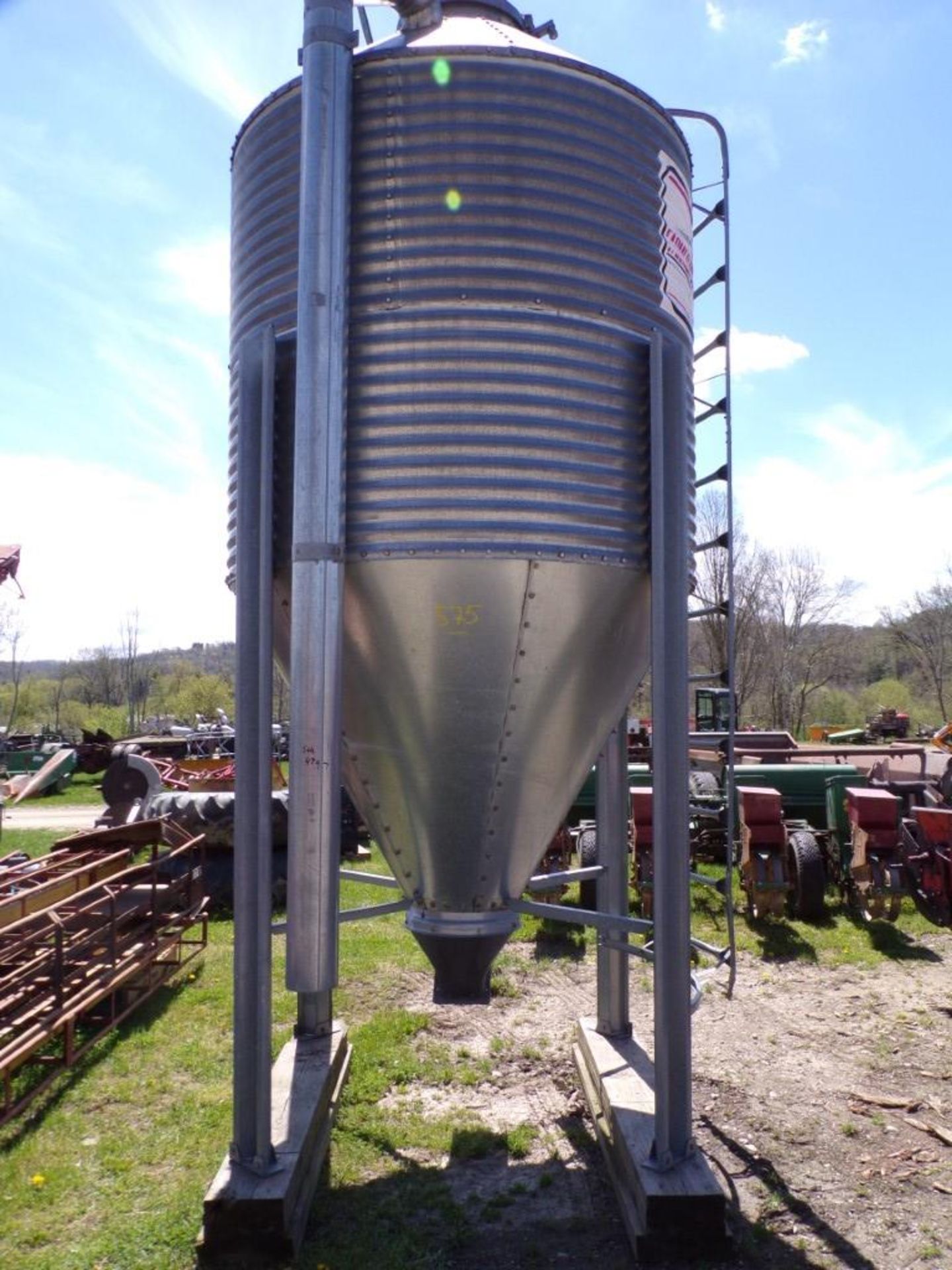 Farmer Boy 4-5 Ton Galvanized Grain Bin - Super Nice! (4397)